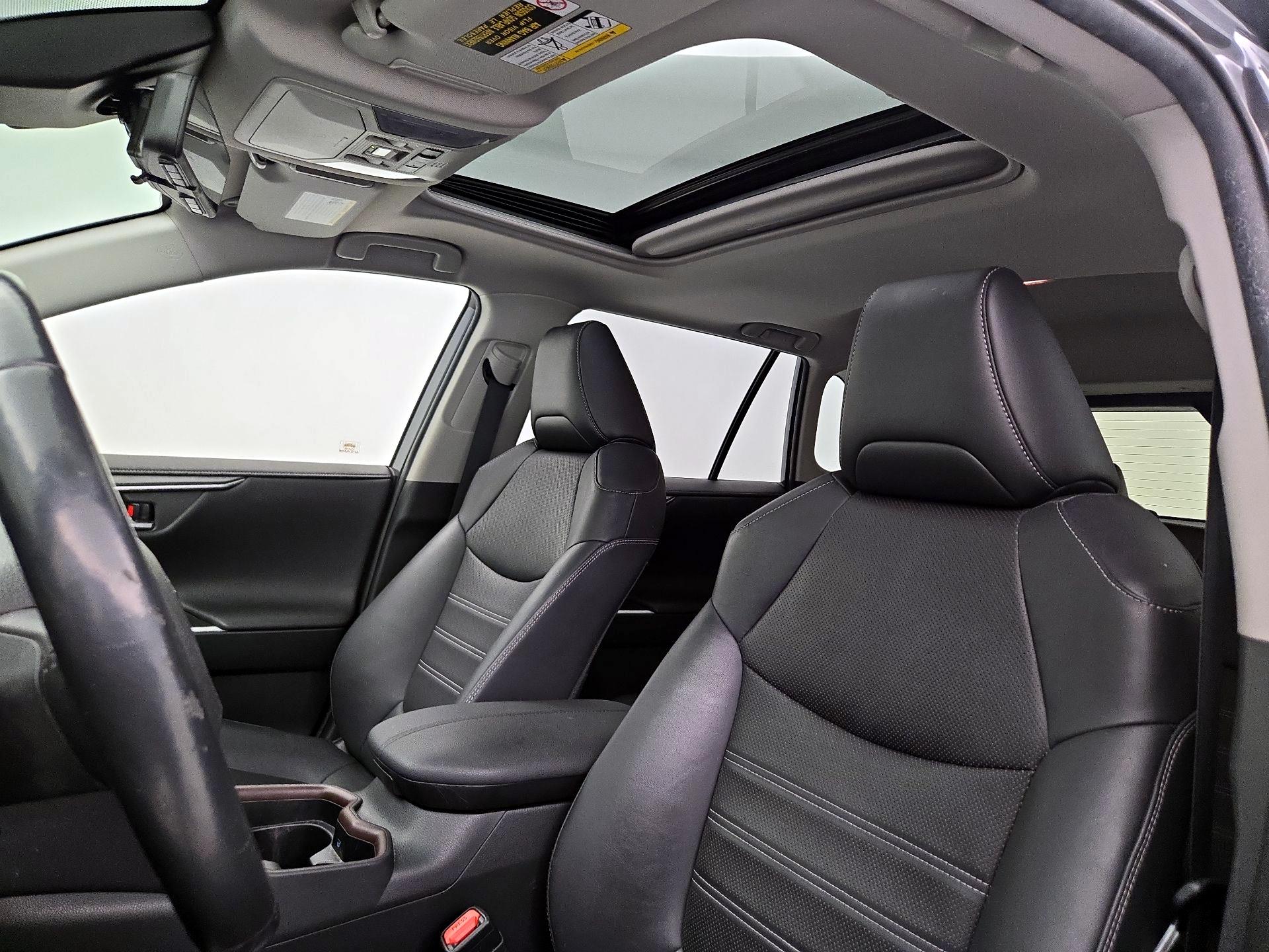 Thumbnail: 2019 Toyota RAV4 - 19