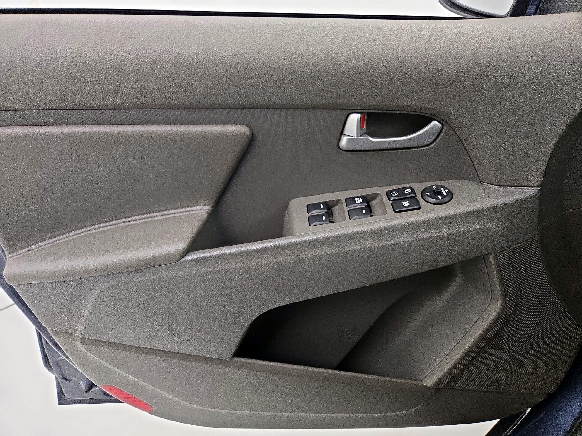 Thumbnail: 2016 Kia Sportage - 12