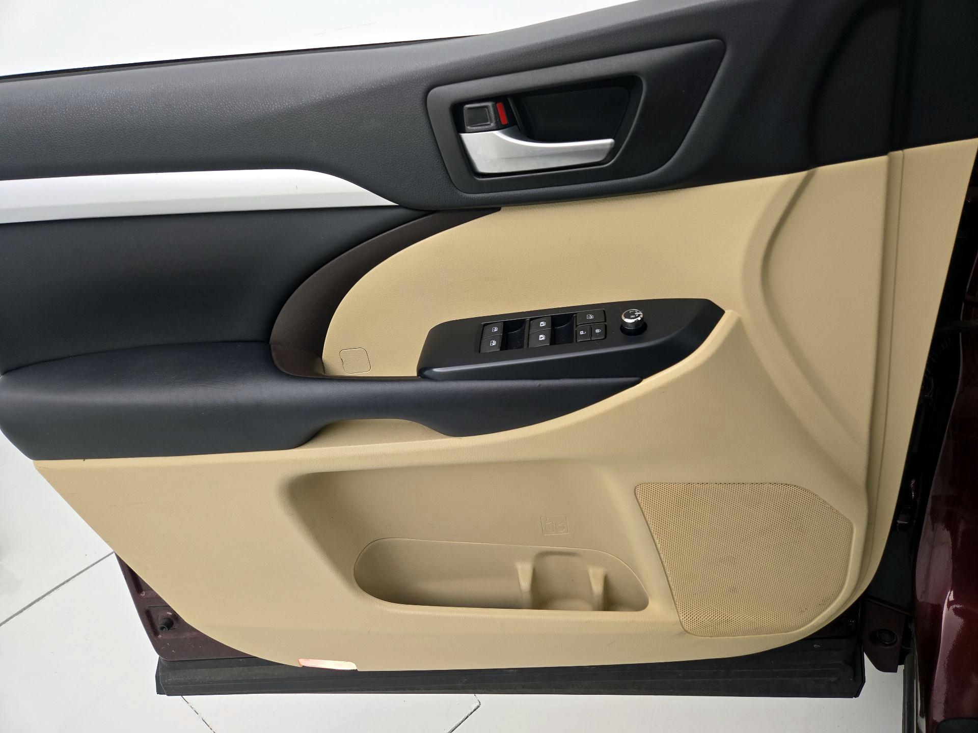 Thumbnail: 2018 Toyota Highlander - 12