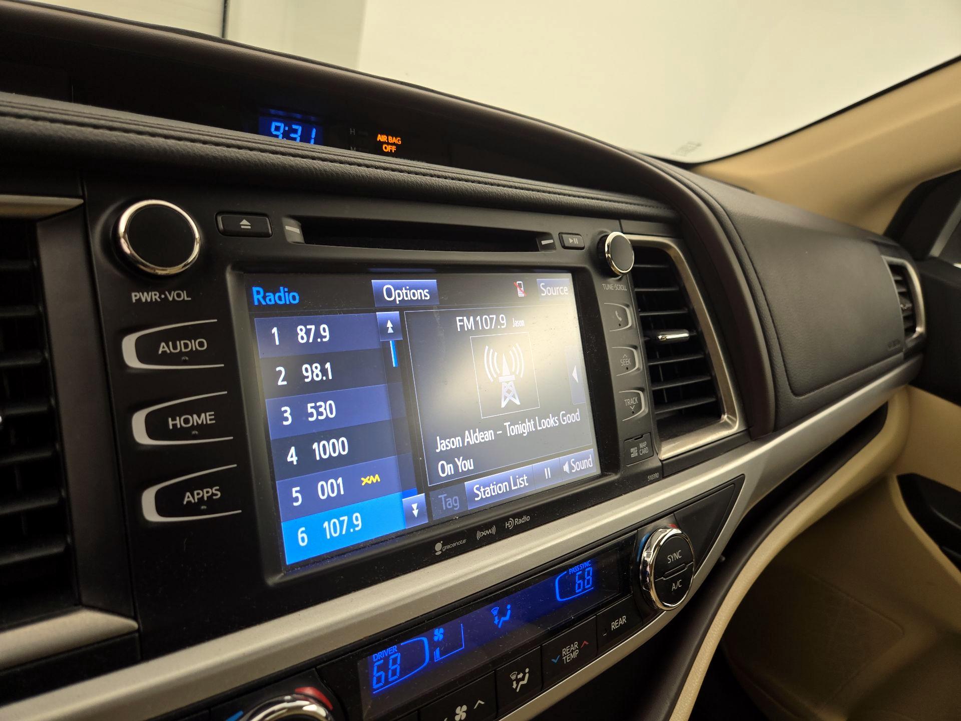 Thumbnail: 2018 Toyota Highlander - 16