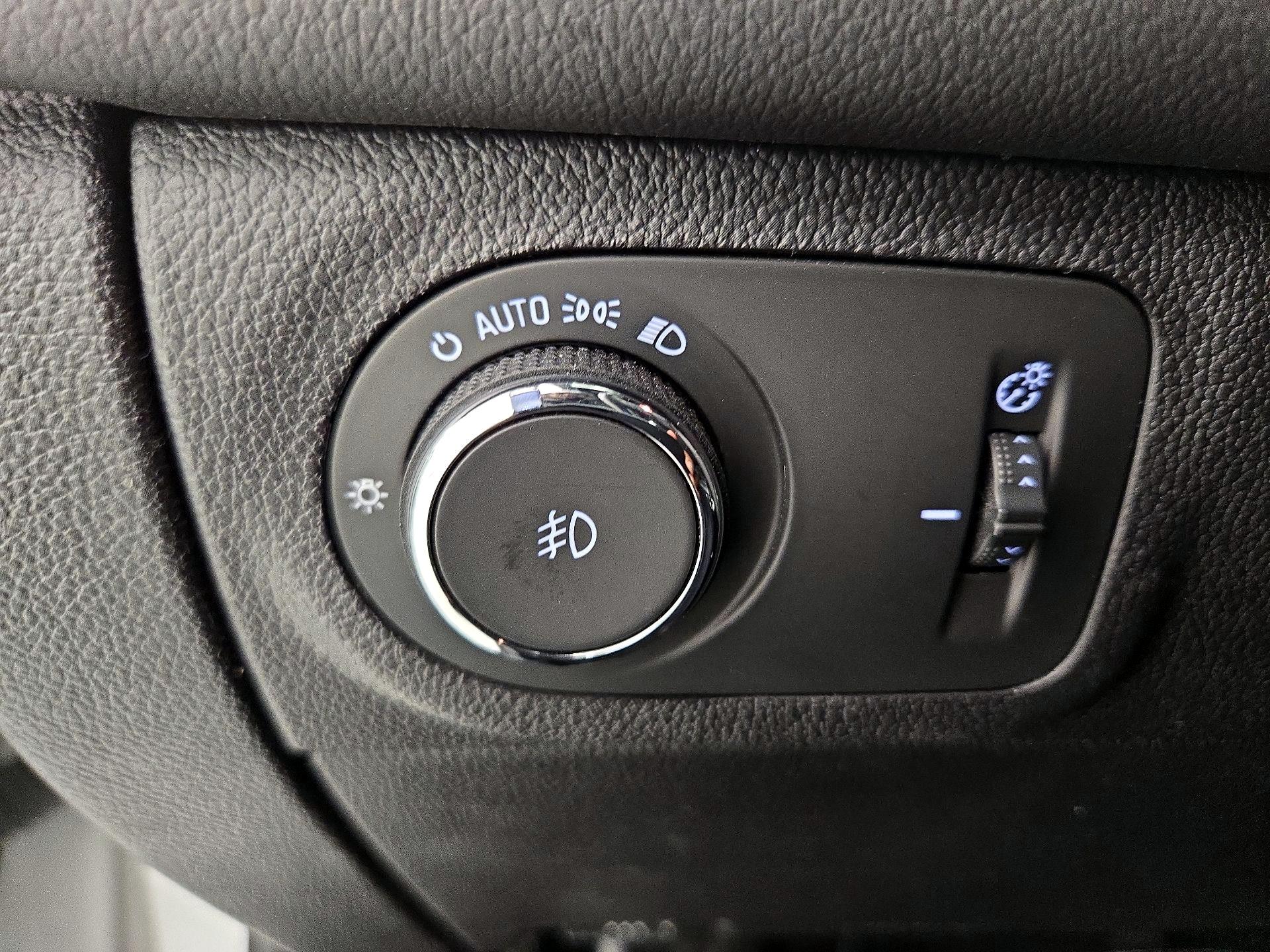 Thumbnail: 2017 Chevrolet Cruze - 13