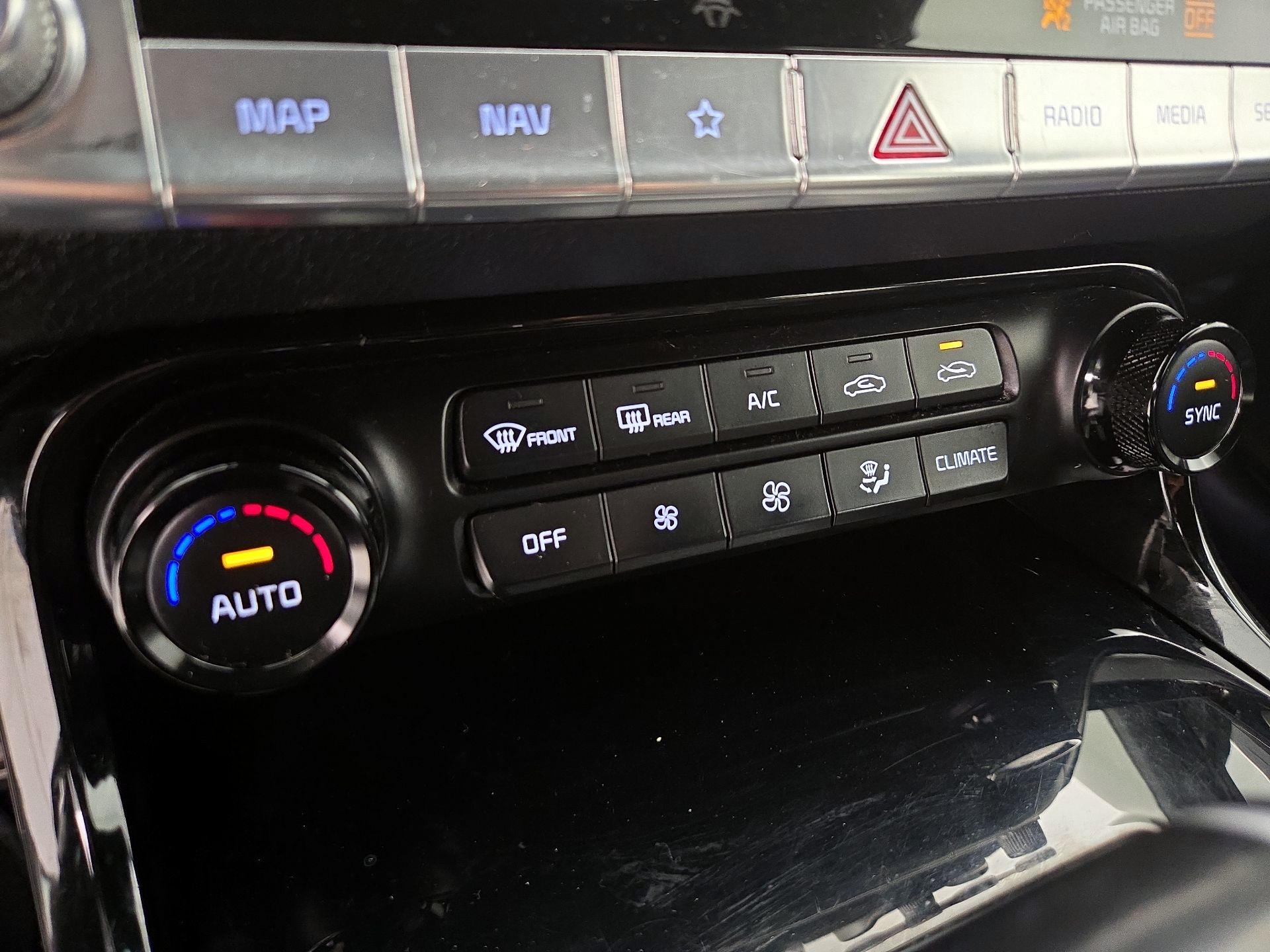 Thumbnail: 2022 Kia Stinger - 17