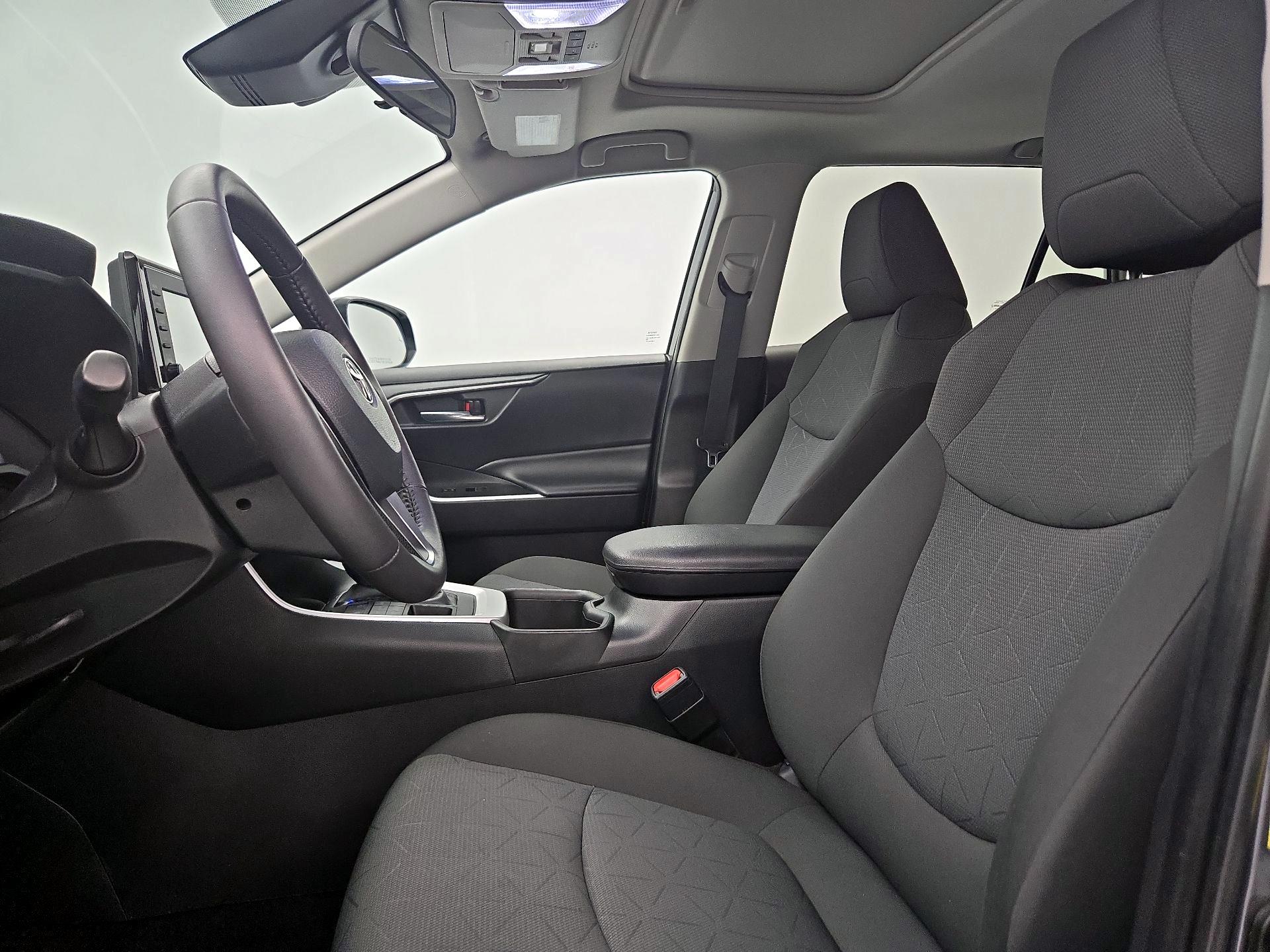 Thumbnail: 2022 Toyota RAV4 - 11
