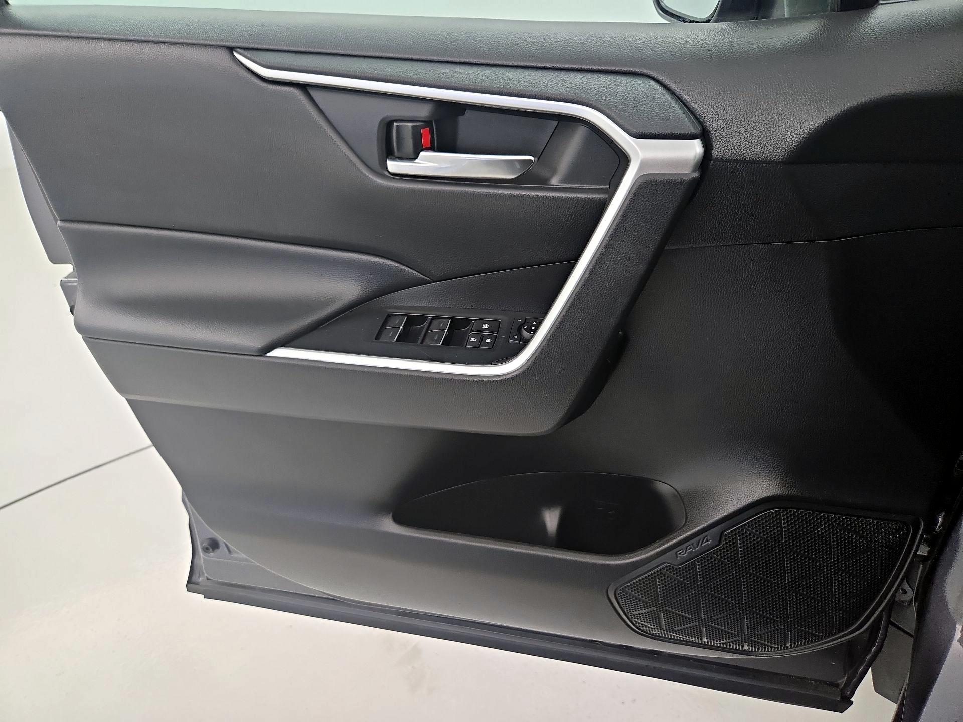 Thumbnail: 2022 Toyota RAV4 - 12