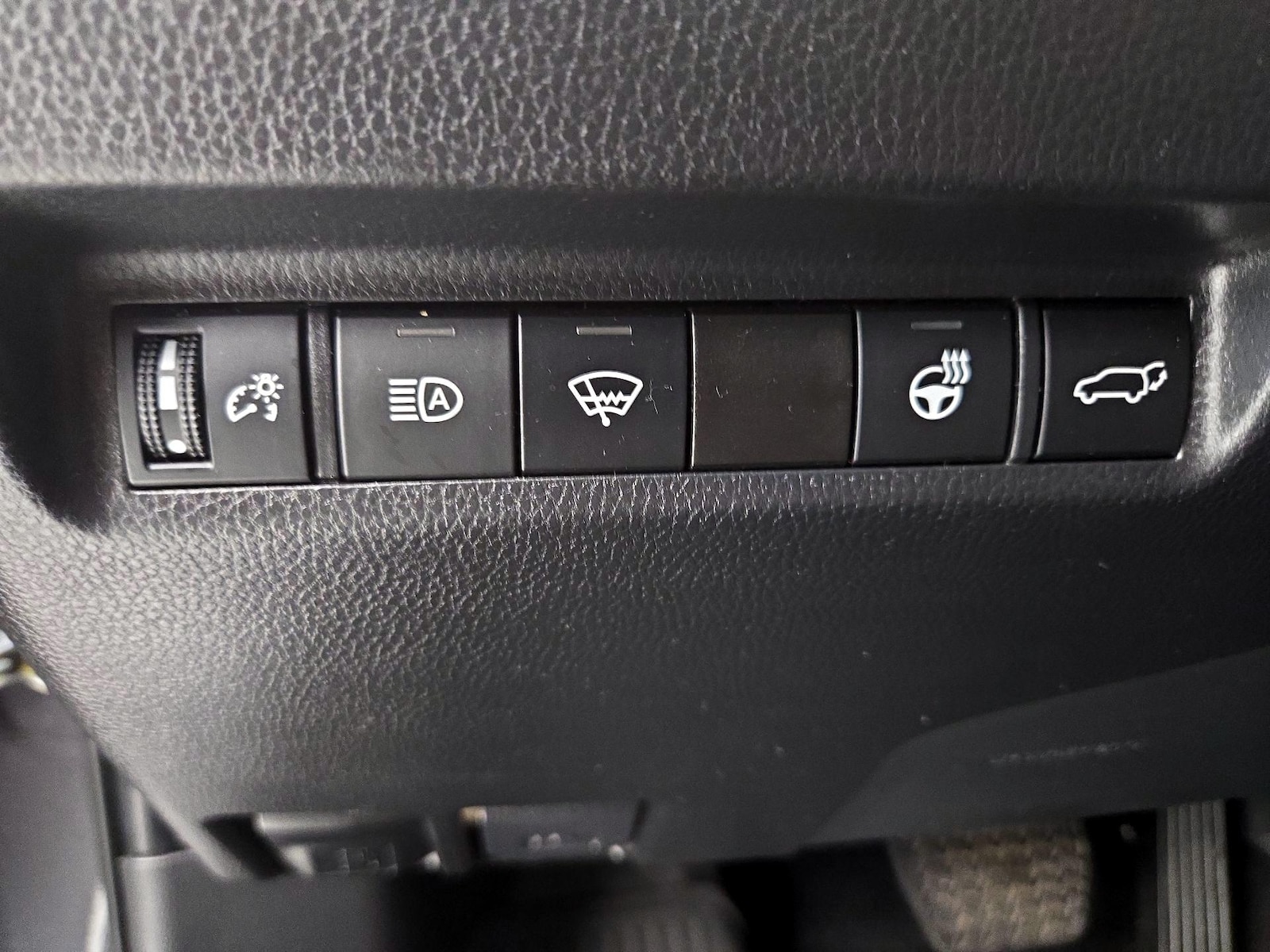 2022 Toyota RAV4 XLE - Photo 14