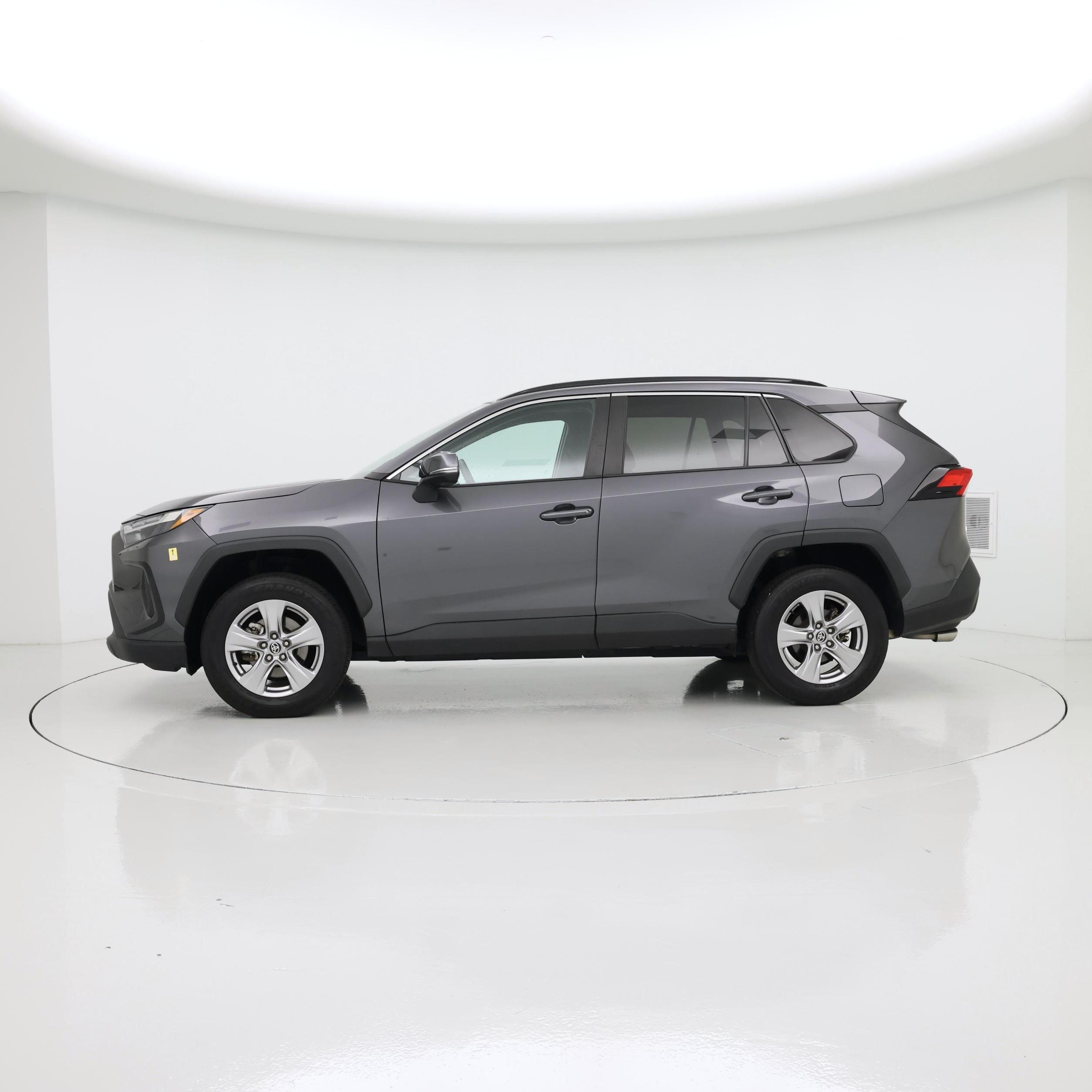 Thumbnail: 2022 Toyota RAV4 - 3