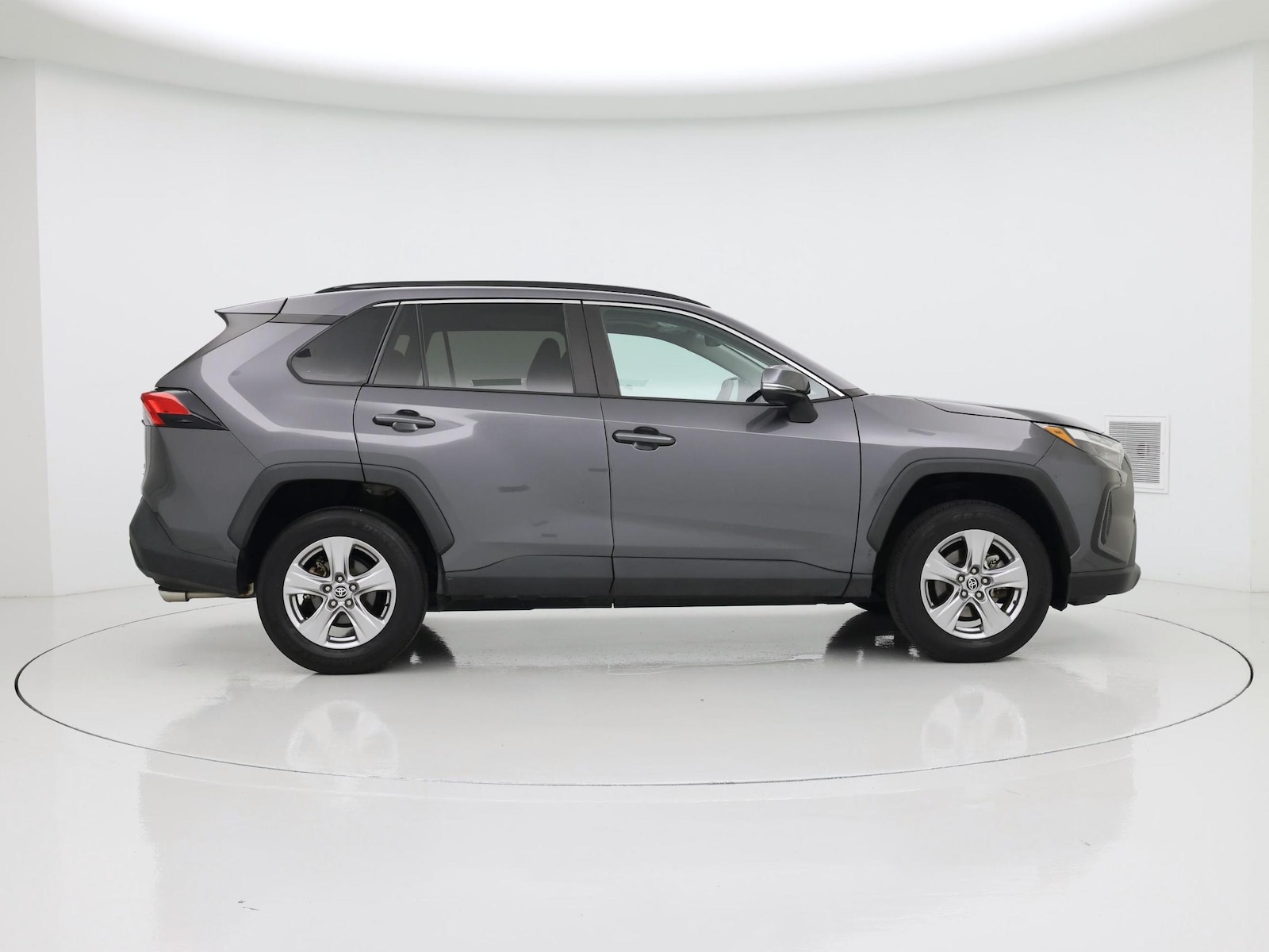 2022 Toyota RAV4 XLE - Photo 8