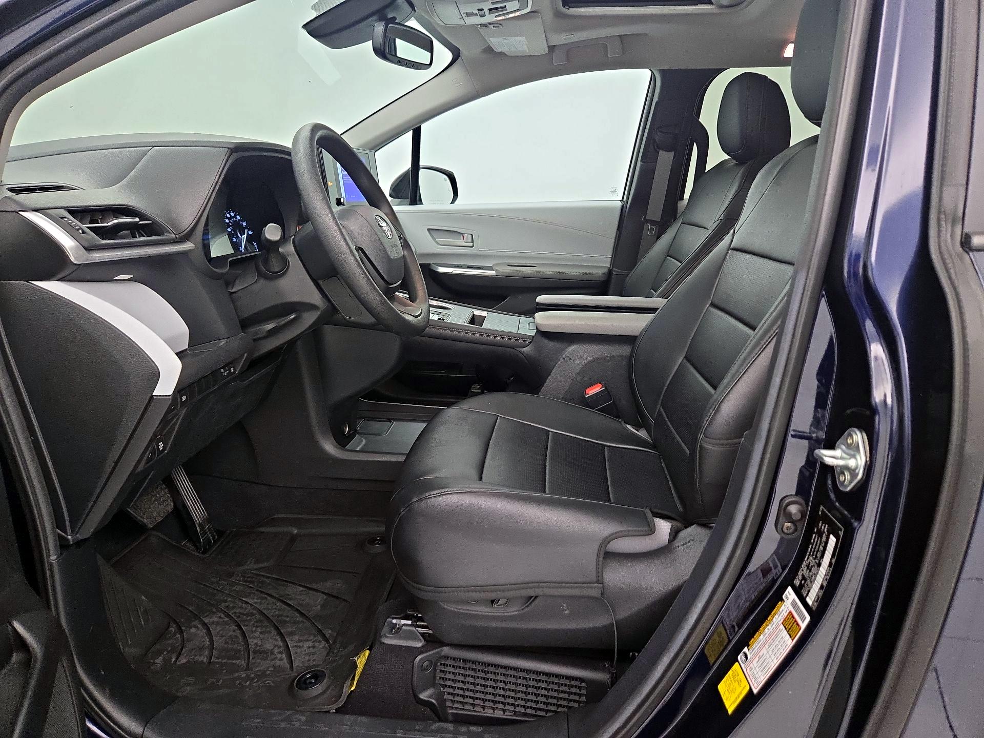 Thumbnail: 2025 Toyota Sienna - 11