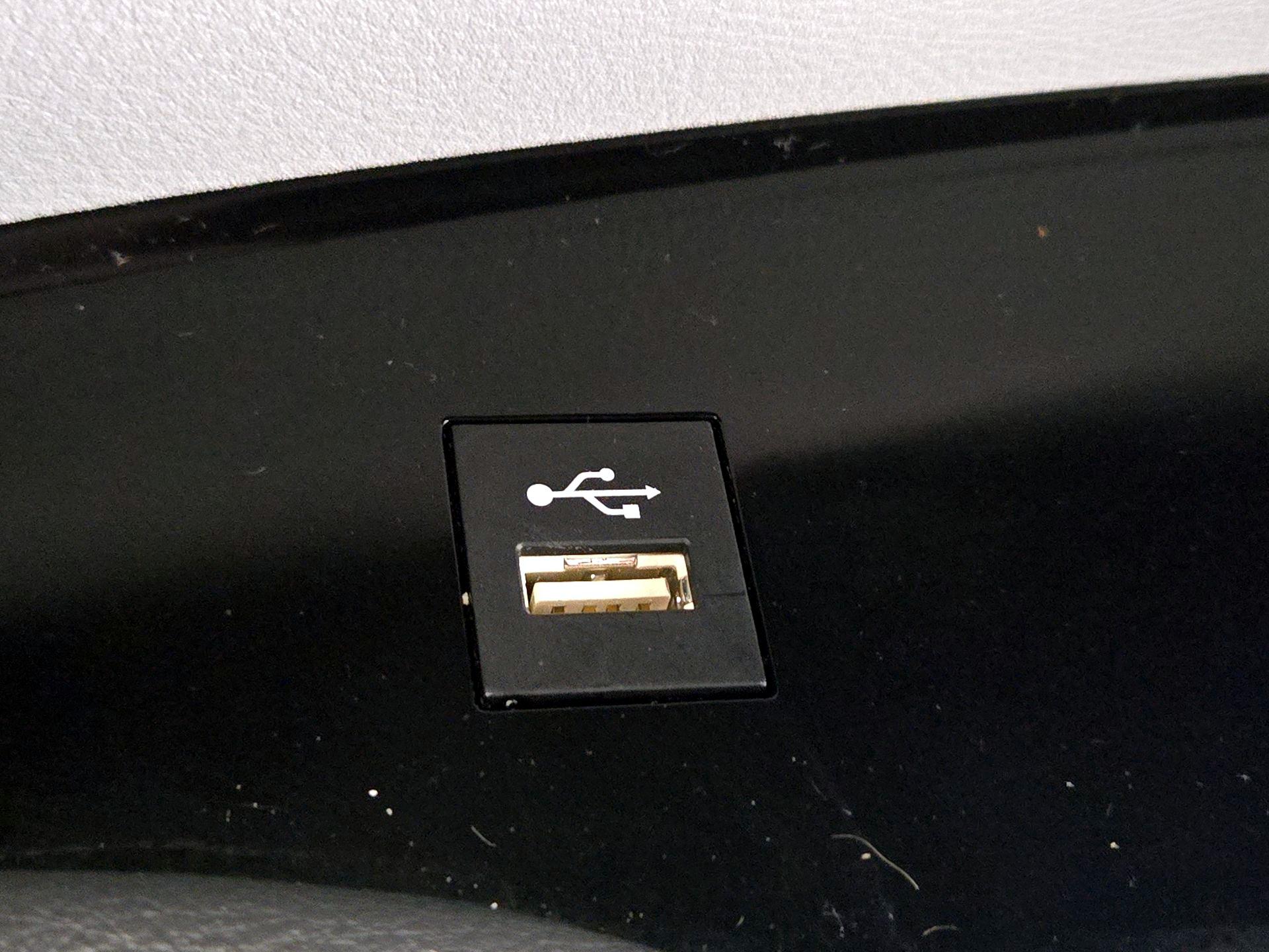 Thumbnail: 2025 Toyota Sienna - 18