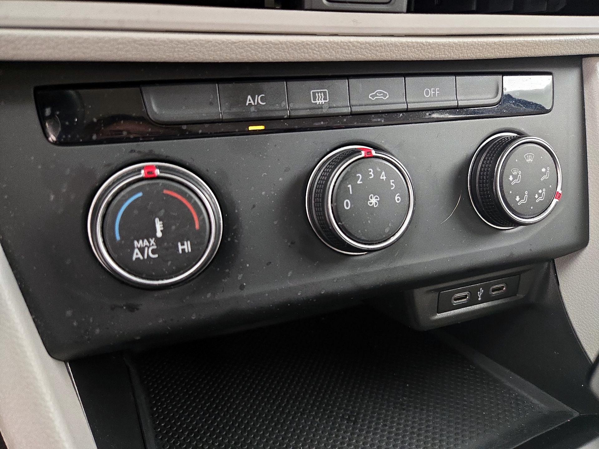 Thumbnail: 2021 Volkswagen Jetta - 16