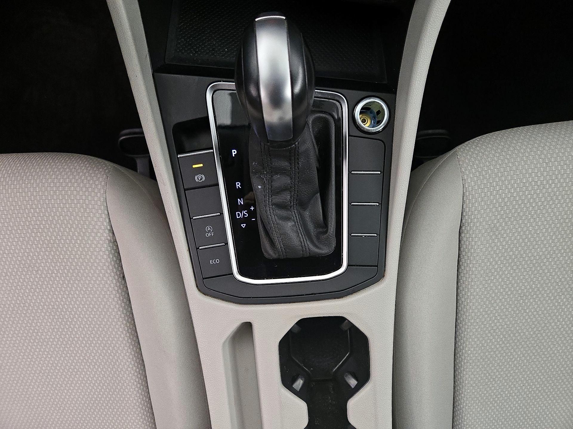 Thumbnail: 2021 Volkswagen Jetta - 17