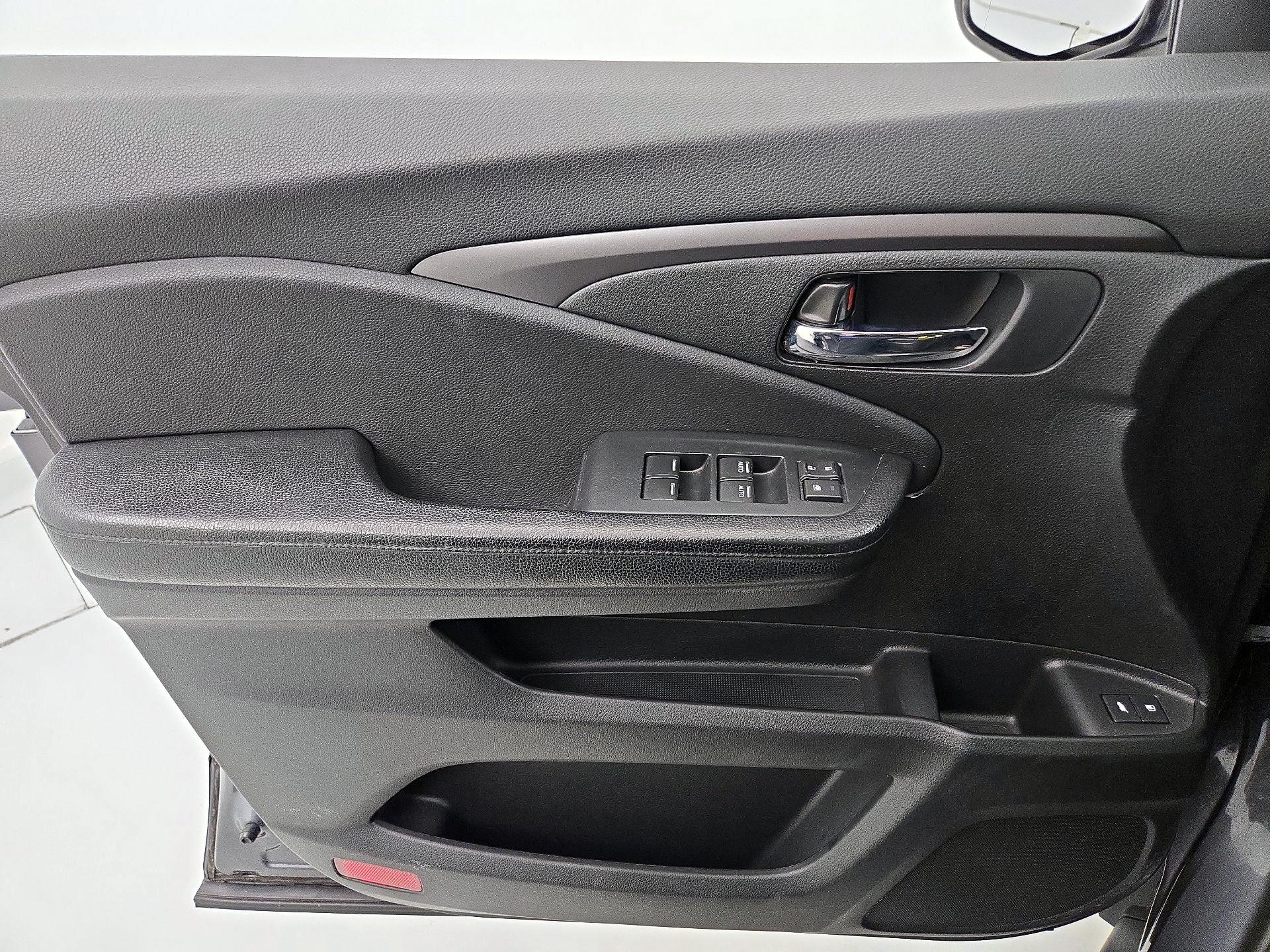 Thumbnail: 2016 Honda Pilot - 12