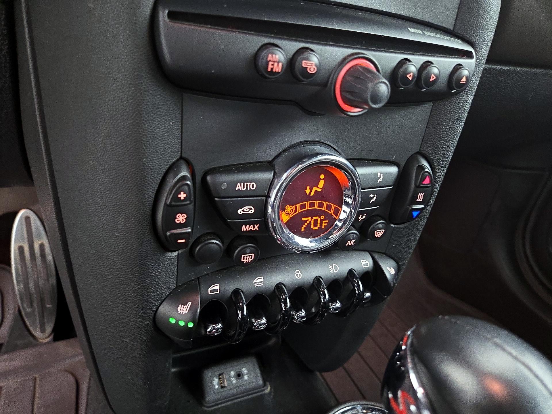 Thumbnail: 2015 MINI Cooper - 15