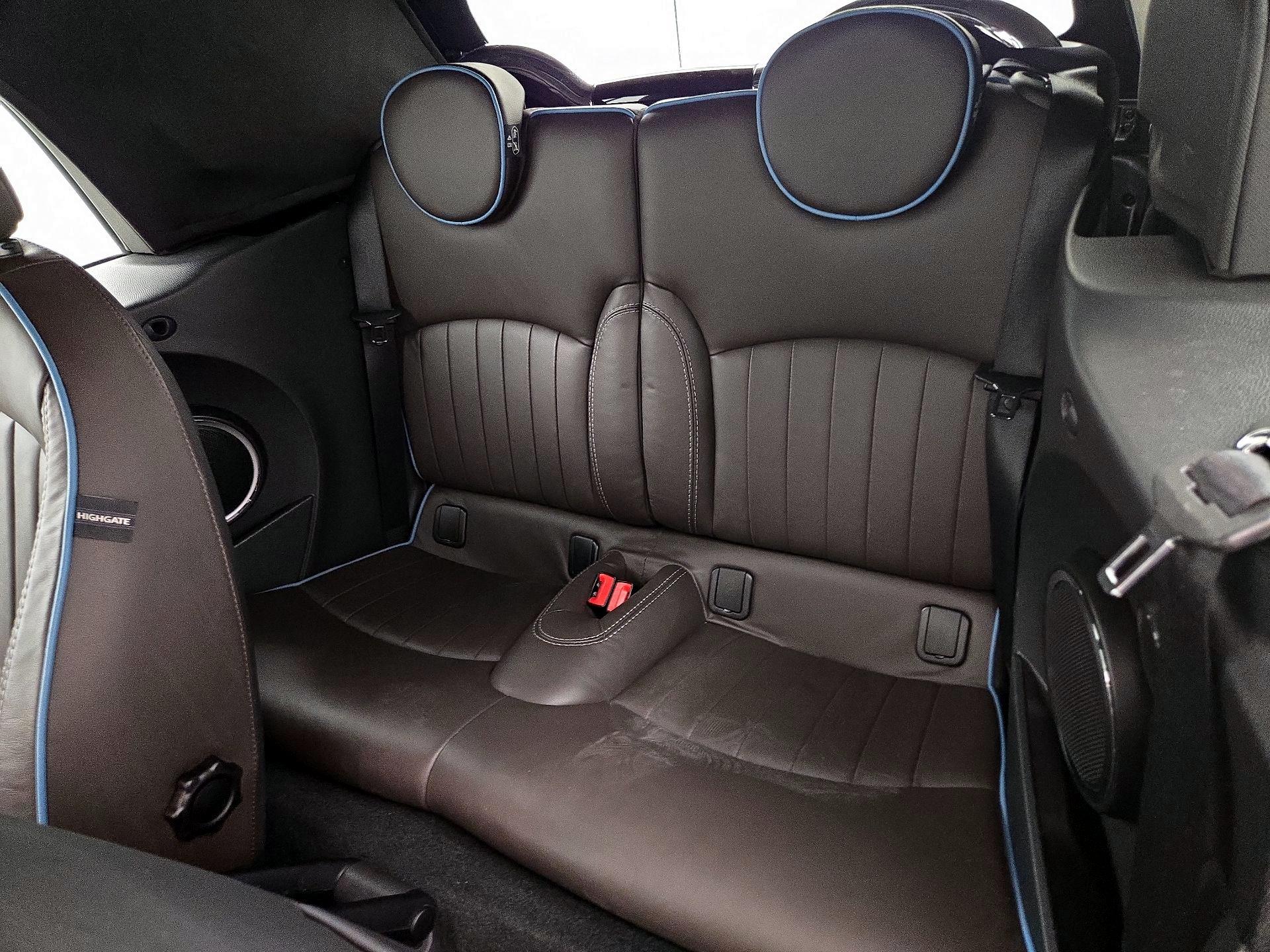 Thumbnail: 2015 MINI Cooper - 18