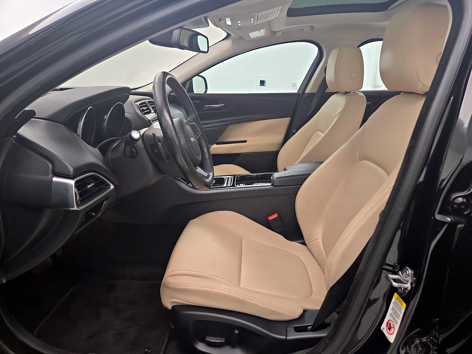 Thumbnail: 2017 Jaguar XE - 11