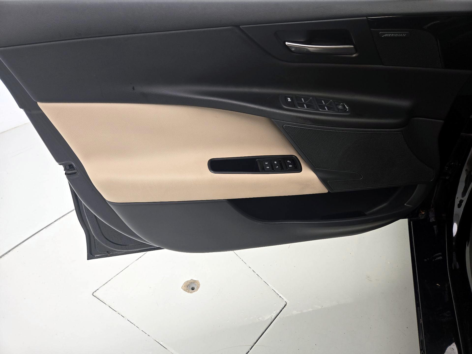 Thumbnail: 2017 Jaguar XE - 12