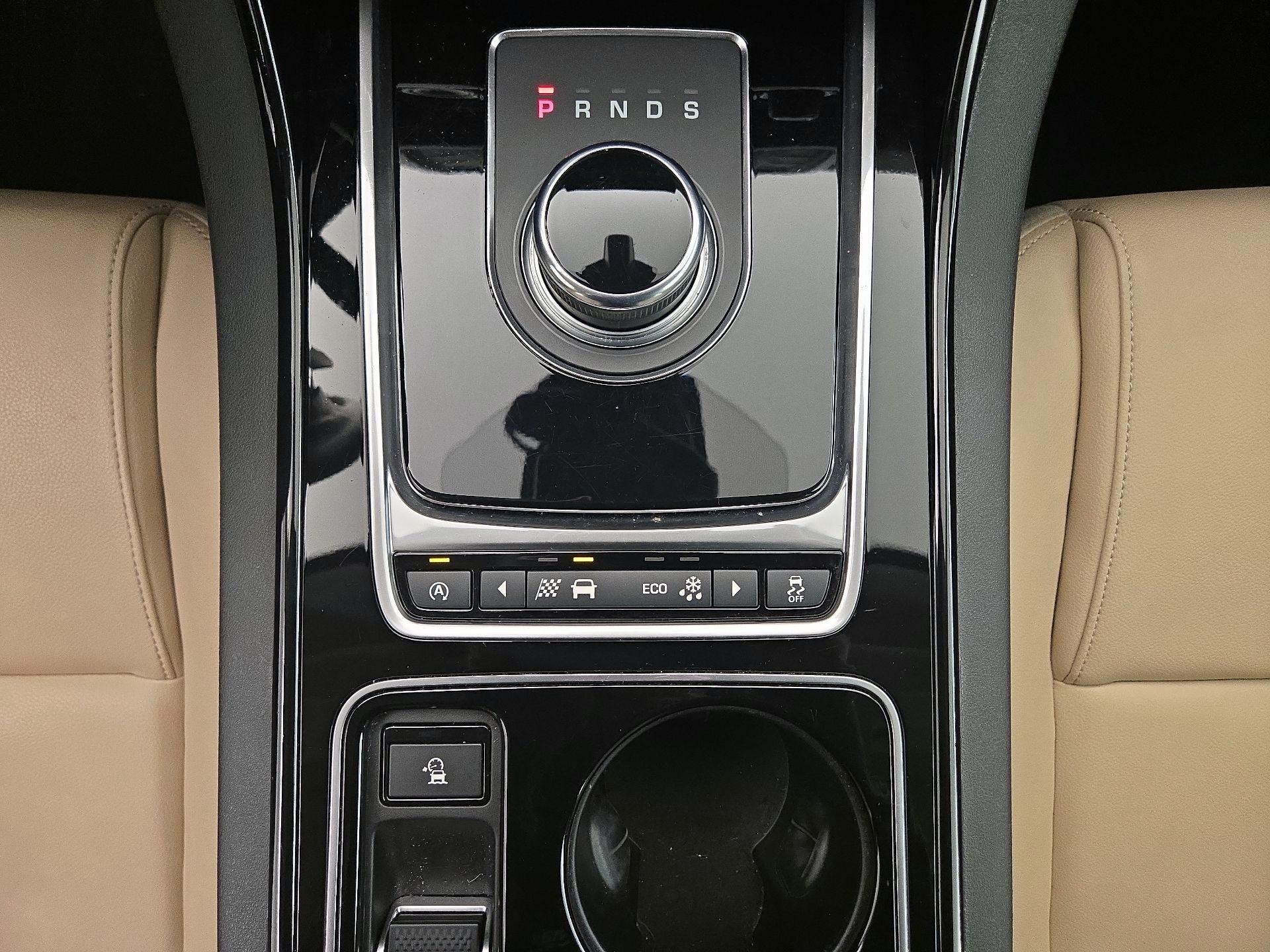 Thumbnail: 2017 Jaguar XE - 18