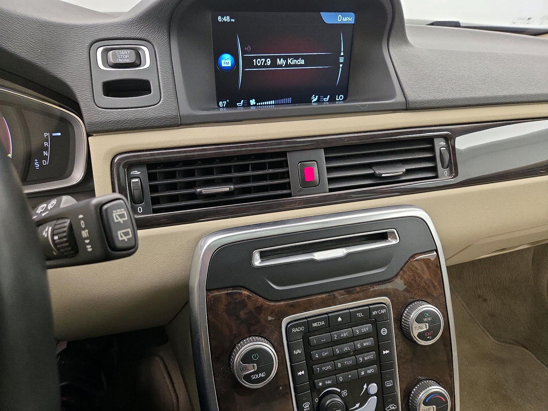 Thumbnail: 2015 Volvo XC70 - 16