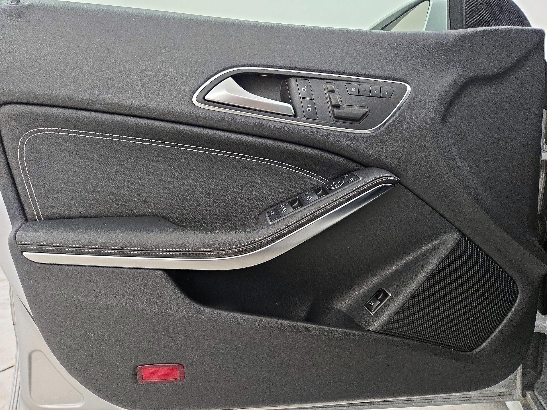 Thumbnail: 2015 Mercedes-Benz CLA - 12