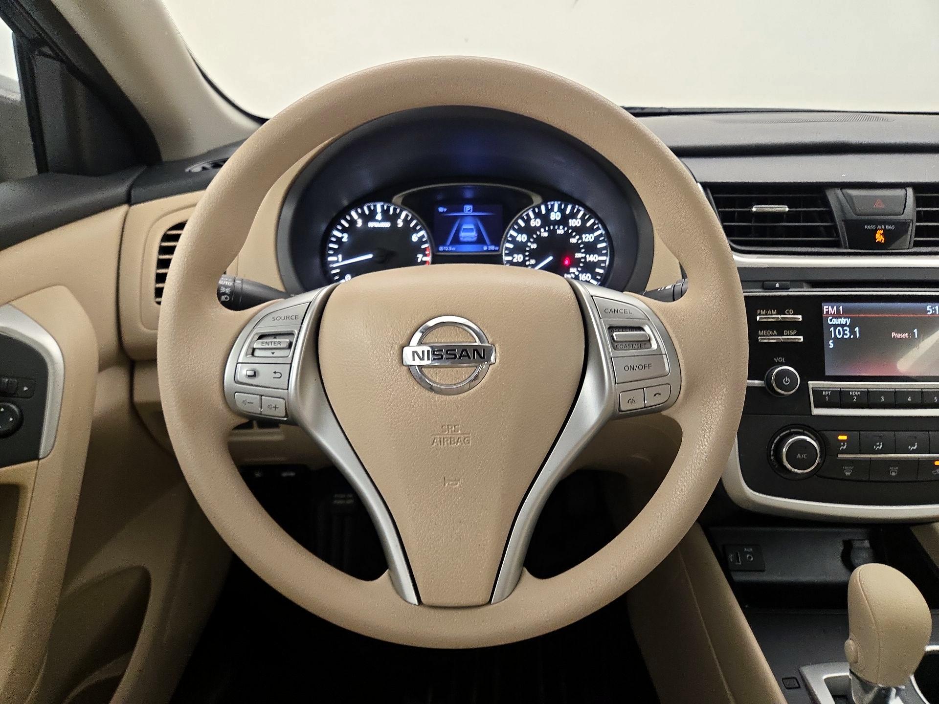 Thumbnail: 2017 Nissan Altima - 10