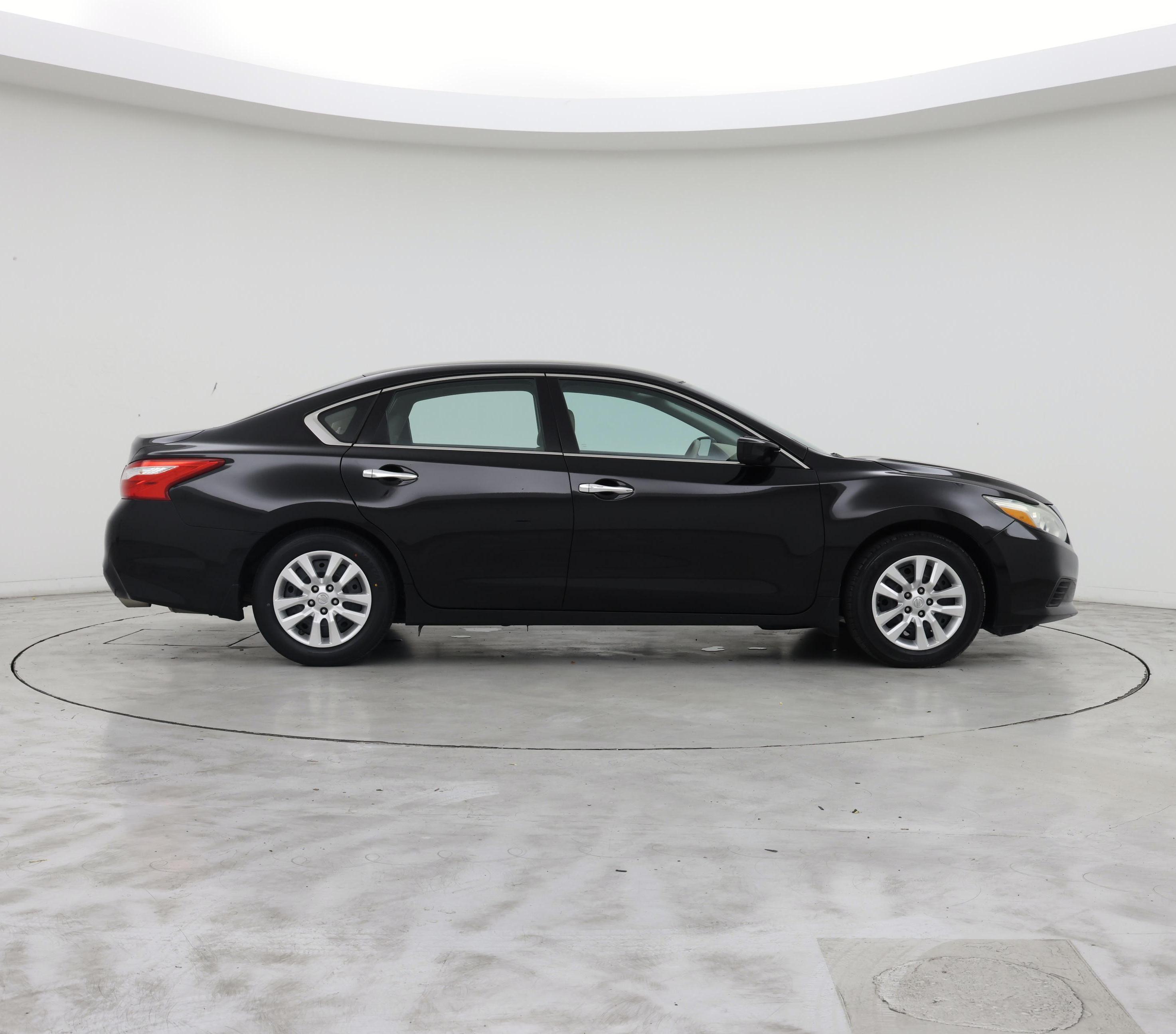 Thumbnail: 2017 Nissan Altima - 7