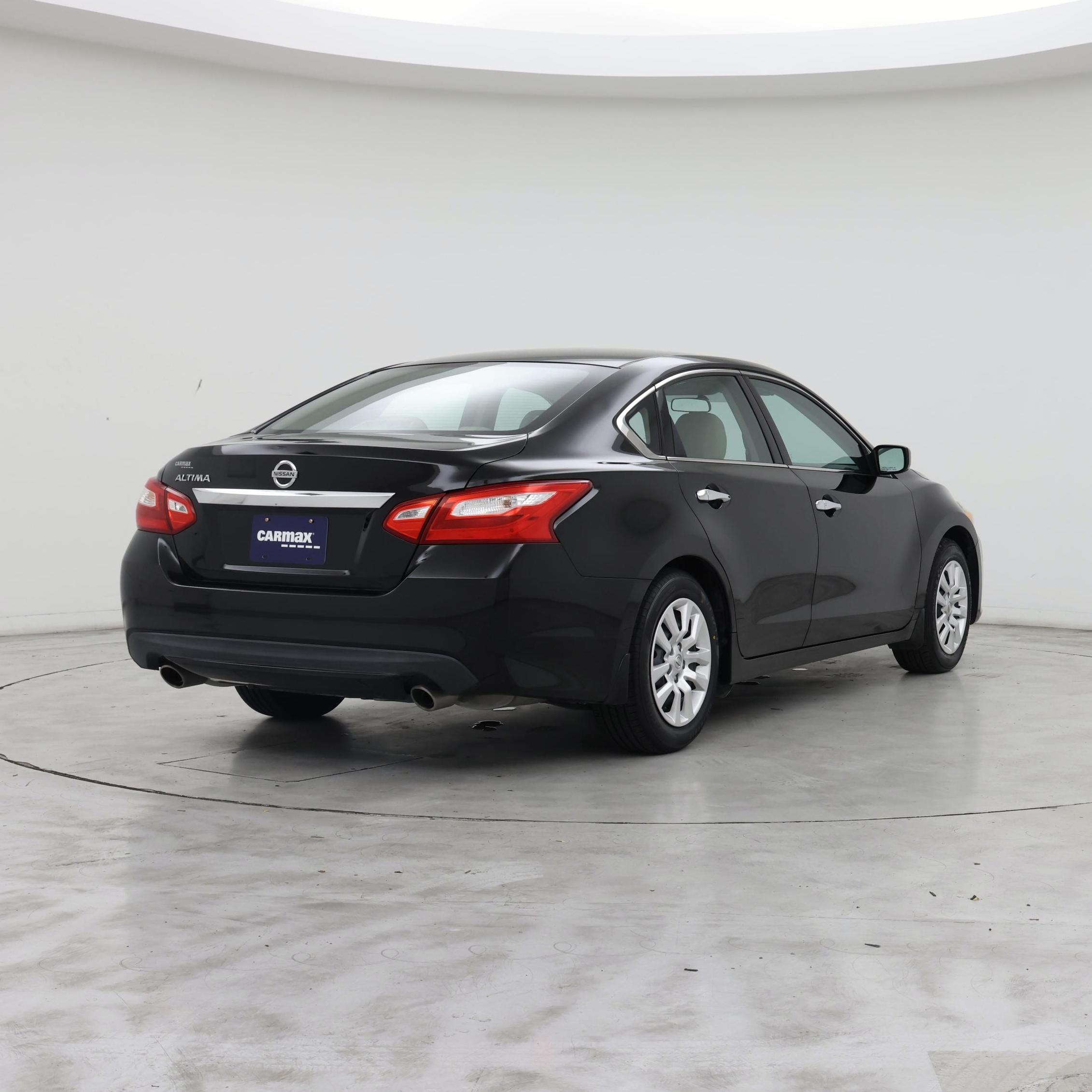 Thumbnail: 2017 Nissan Altima - 8