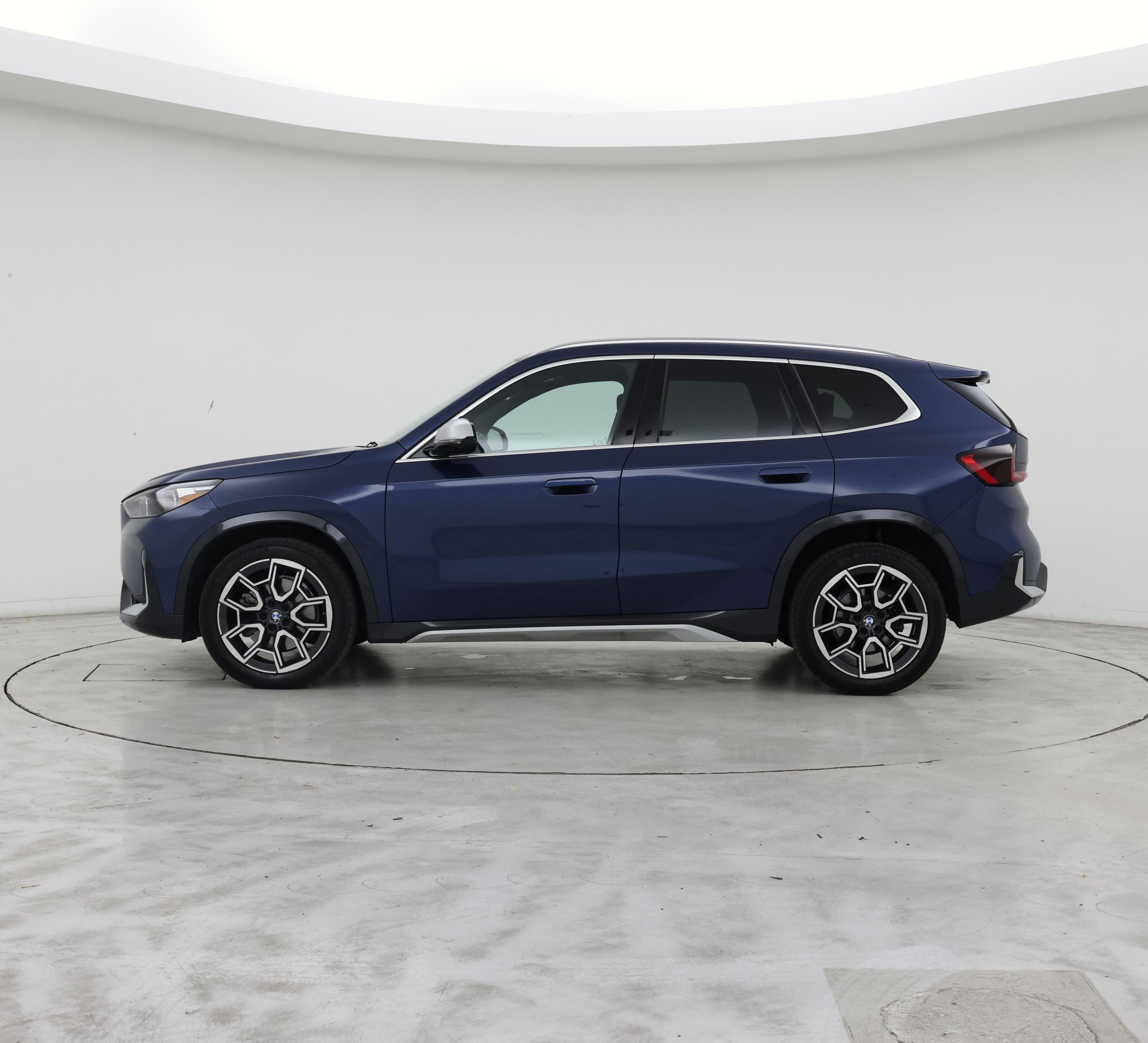 Thumbnail: 2023 BMW X1 - 3