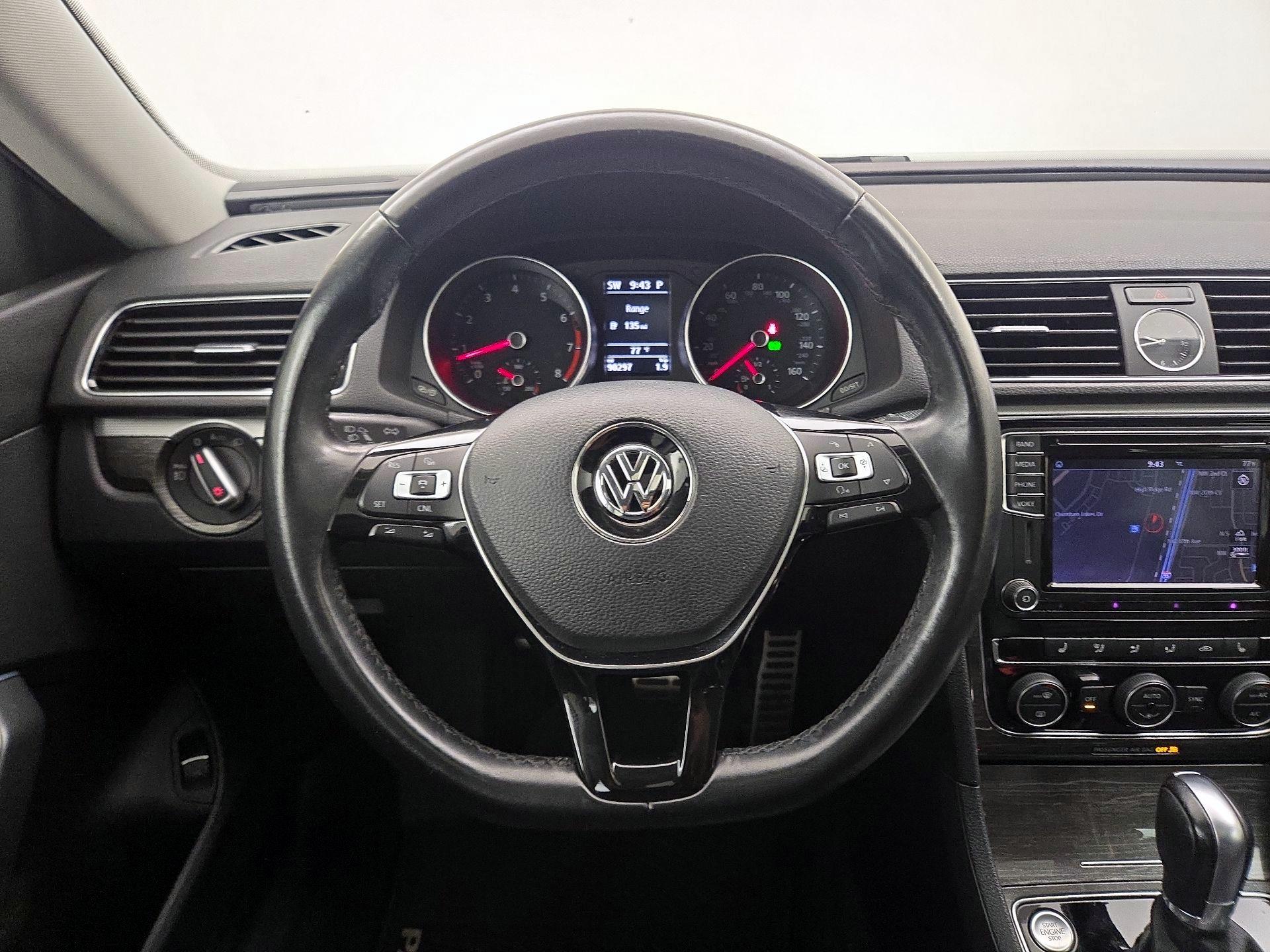 Thumbnail: 2016 Volkswagen Passat - 10