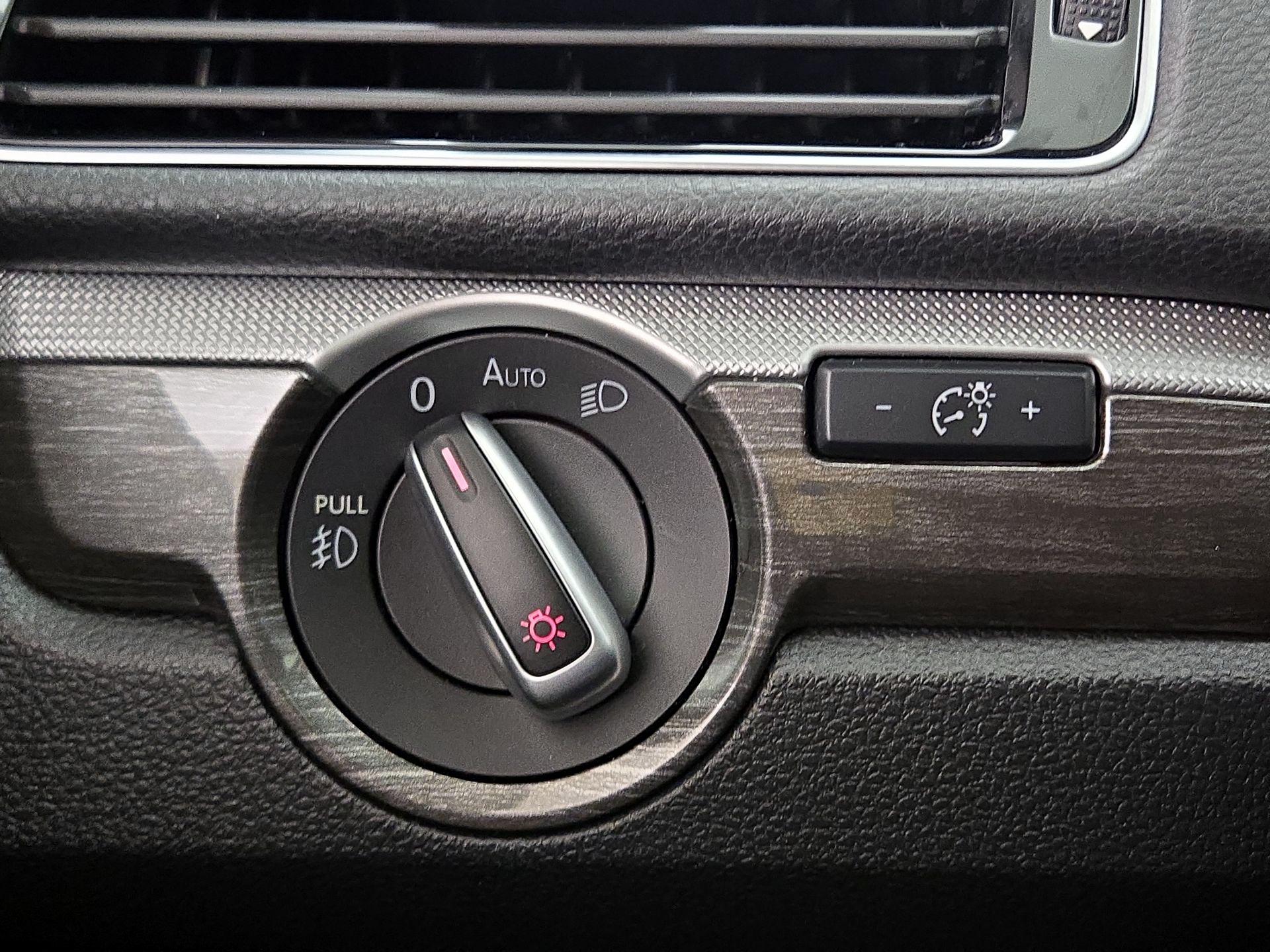 Thumbnail: 2016 Volkswagen Passat - 13