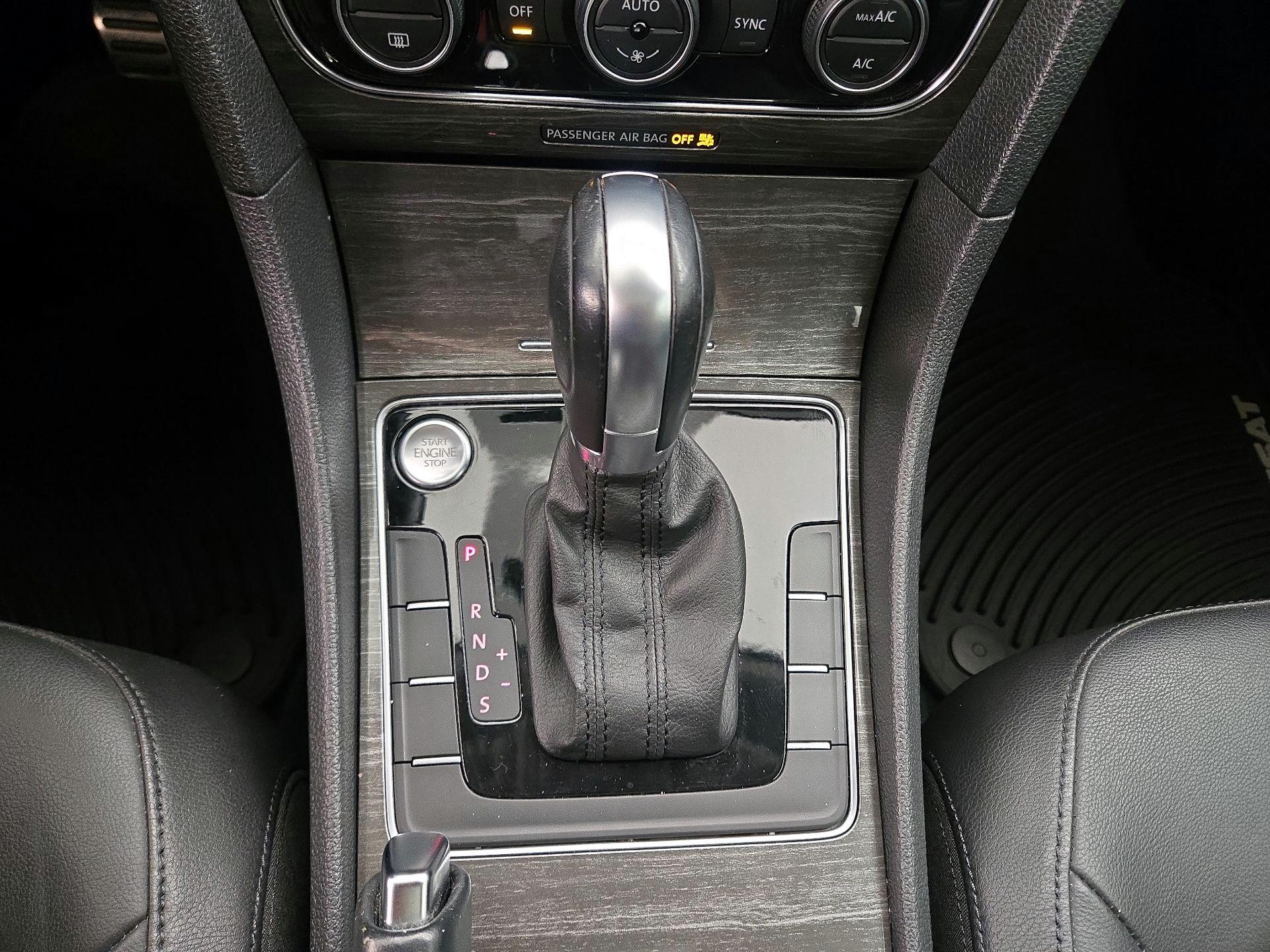 Thumbnail: 2016 Volkswagen Passat - 18