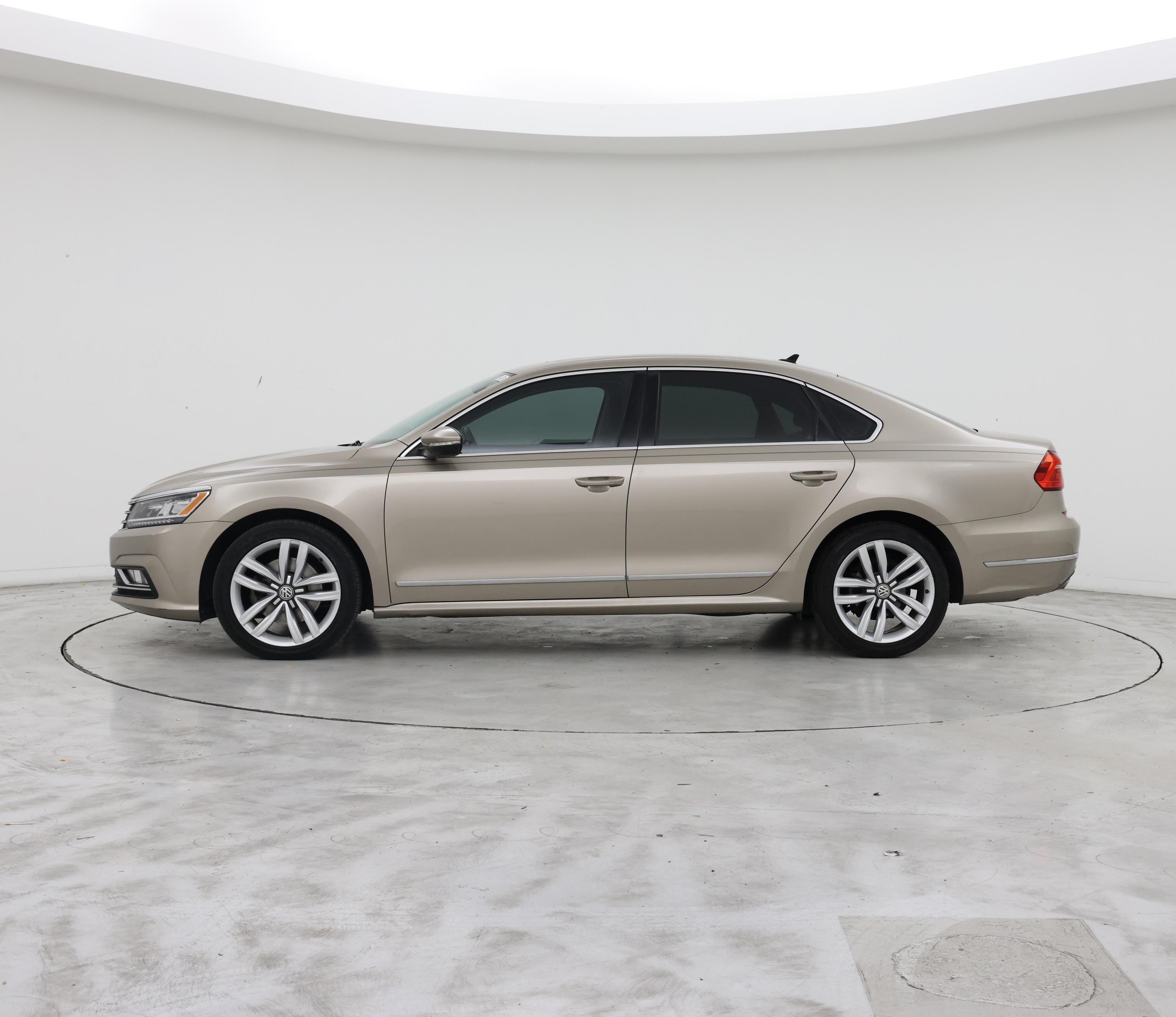 Thumbnail: 2016 Volkswagen Passat - 3