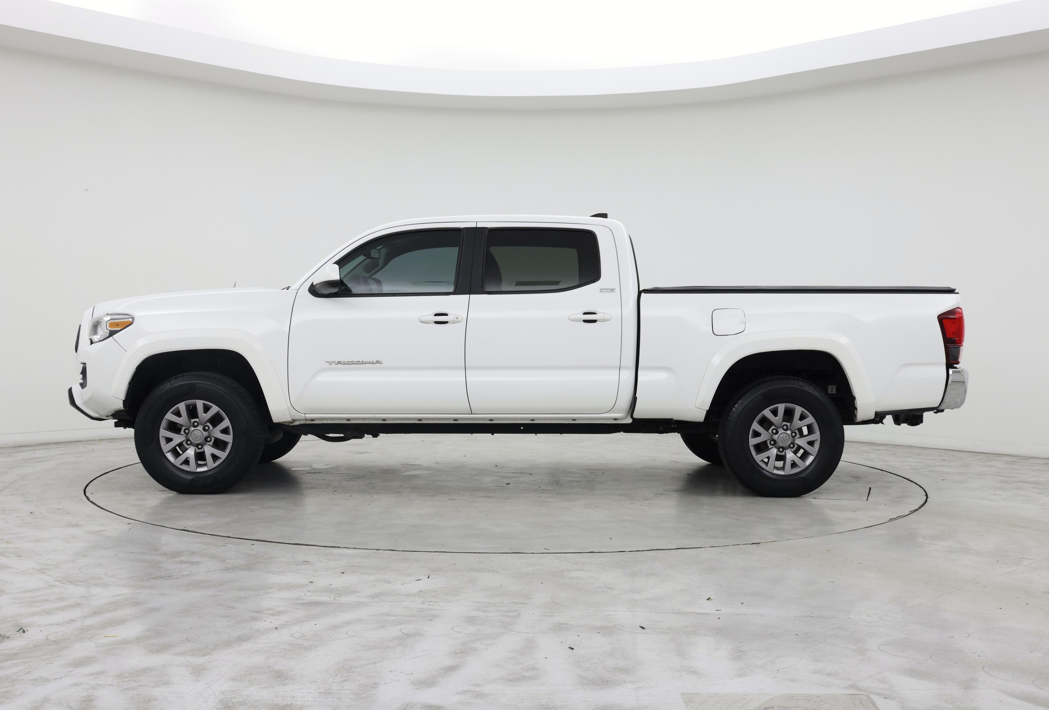 Thumbnail: 2018 Toyota Tacoma - 3