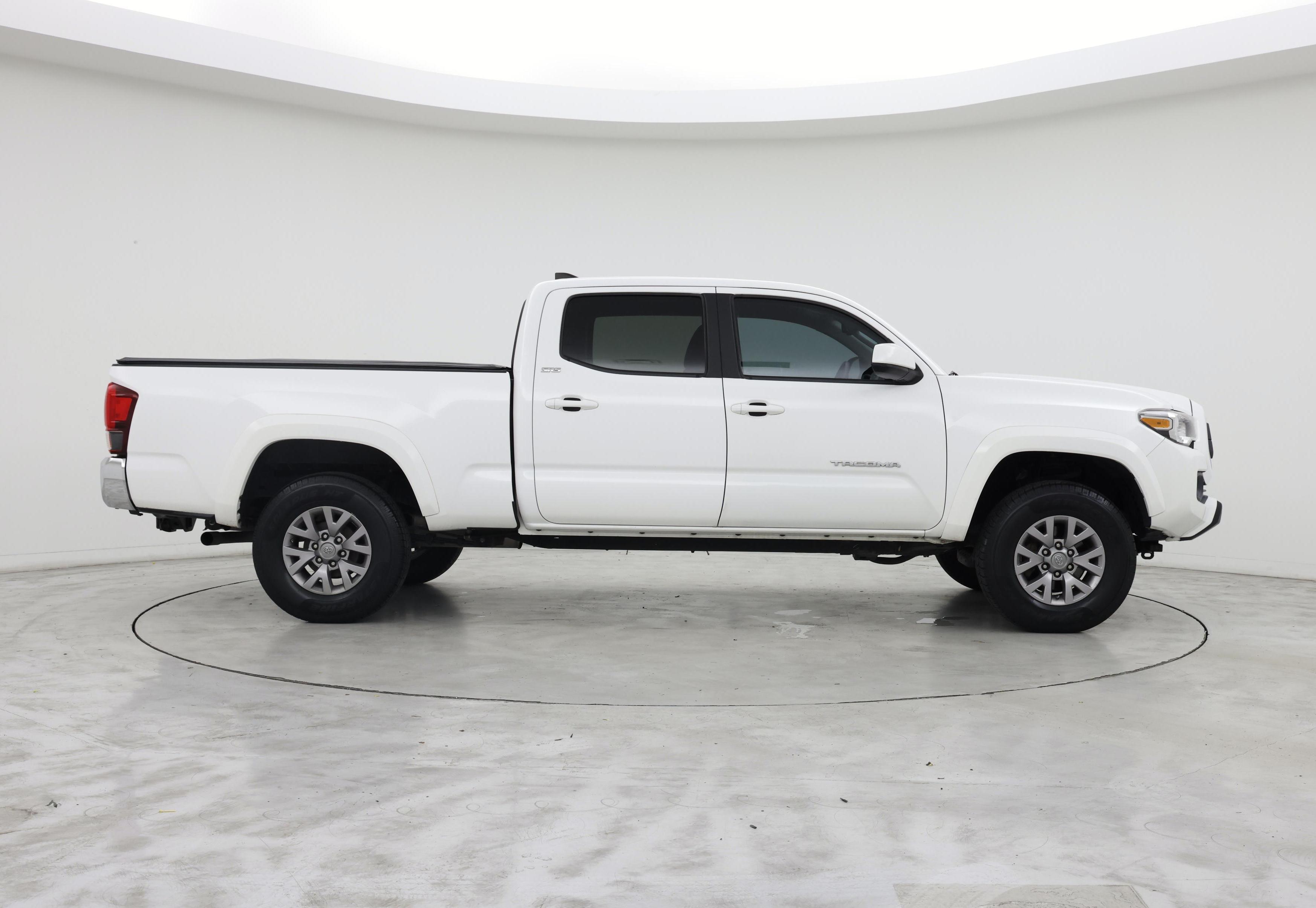 Thumbnail: 2018 Toyota Tacoma - 7