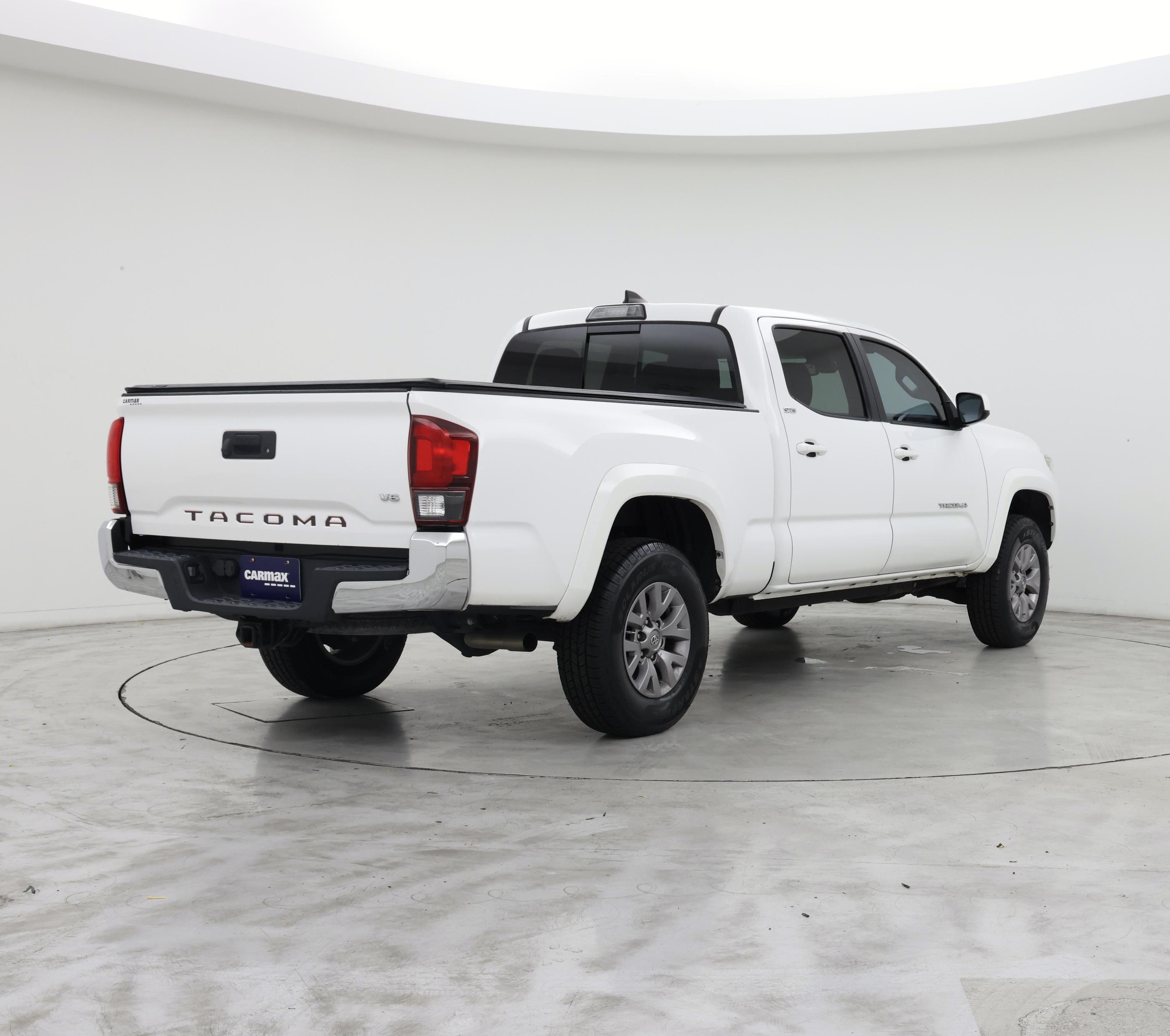 Thumbnail: 2018 Toyota Tacoma - 8