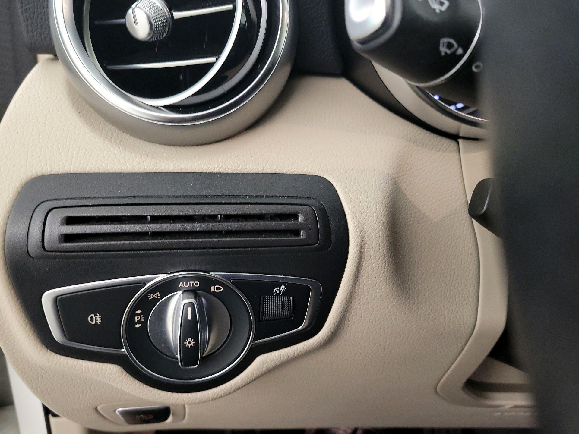 Thumbnail: 2022 Mercedes-Benz GLC - 13