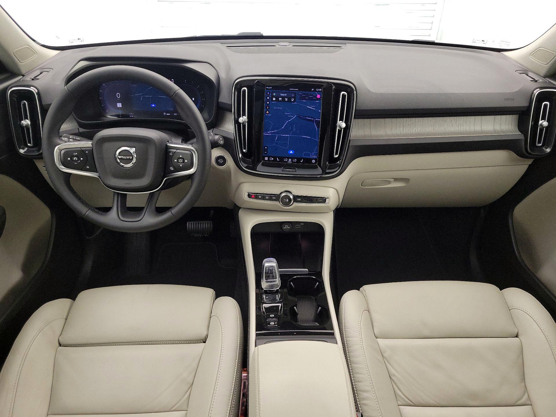 Thumbnail: 2023 Volvo XC40 - 9