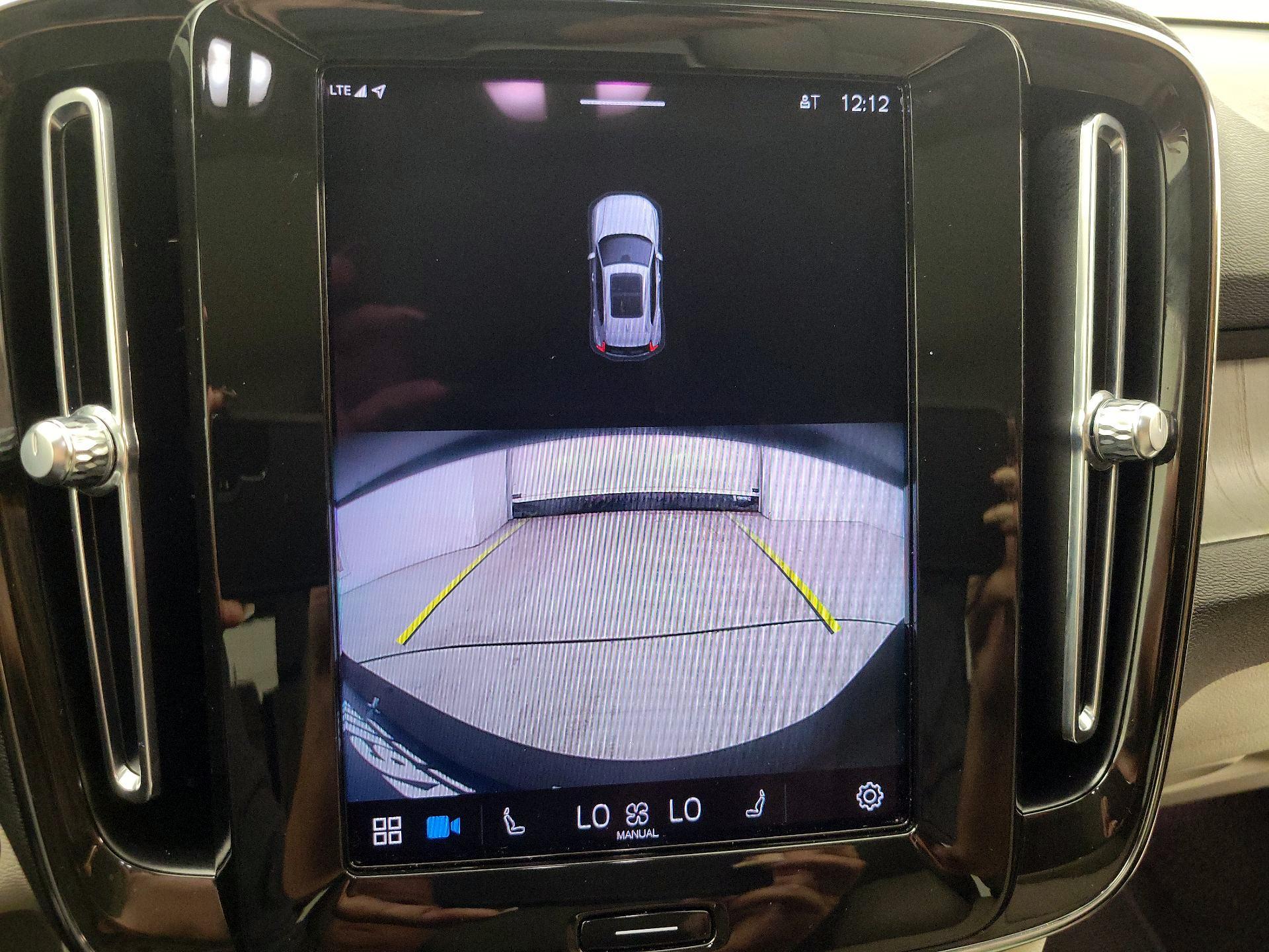 Thumbnail: 2023 Volvo XC40 - 15