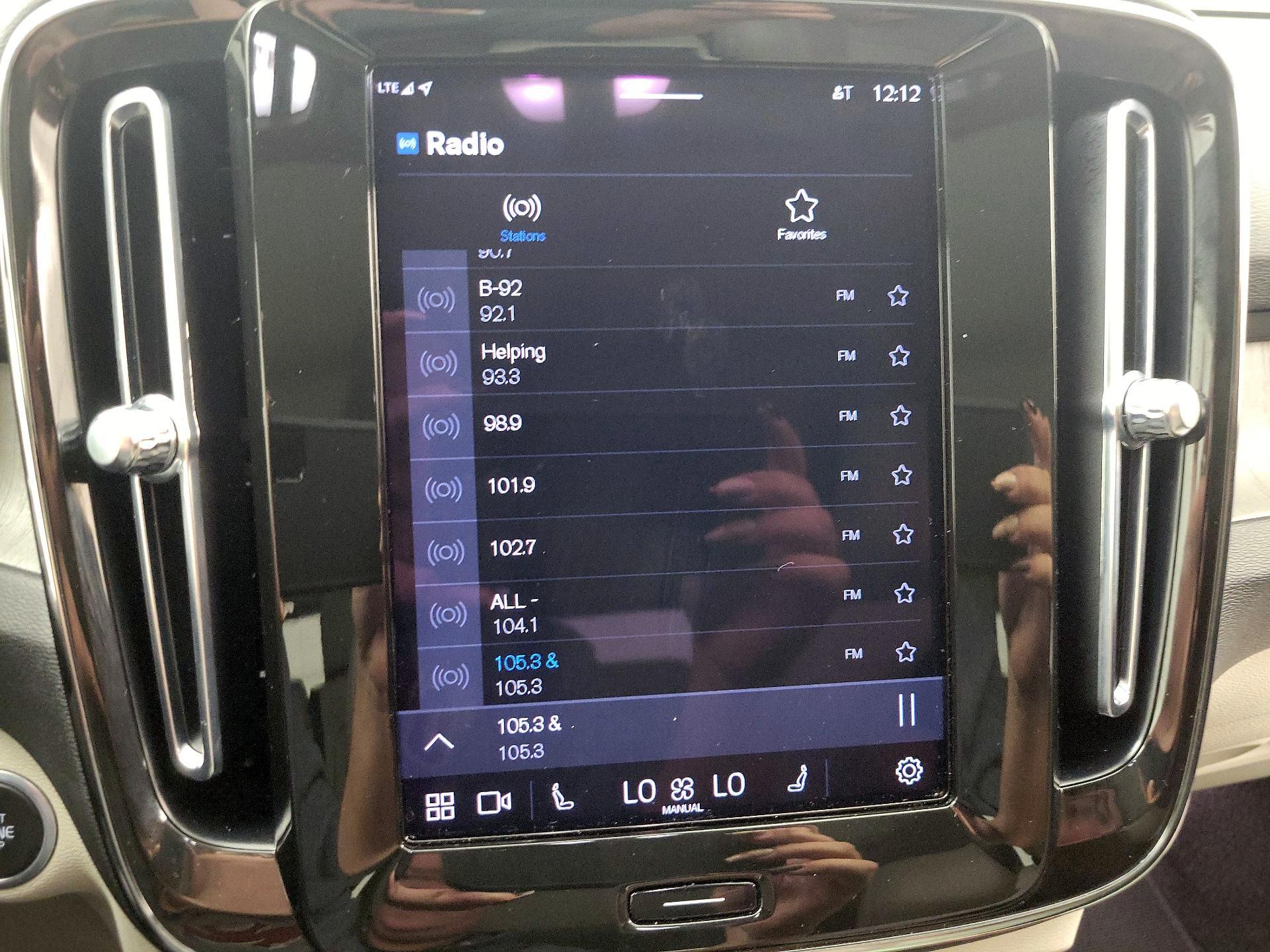 Thumbnail: 2023 Volvo XC40 - 16