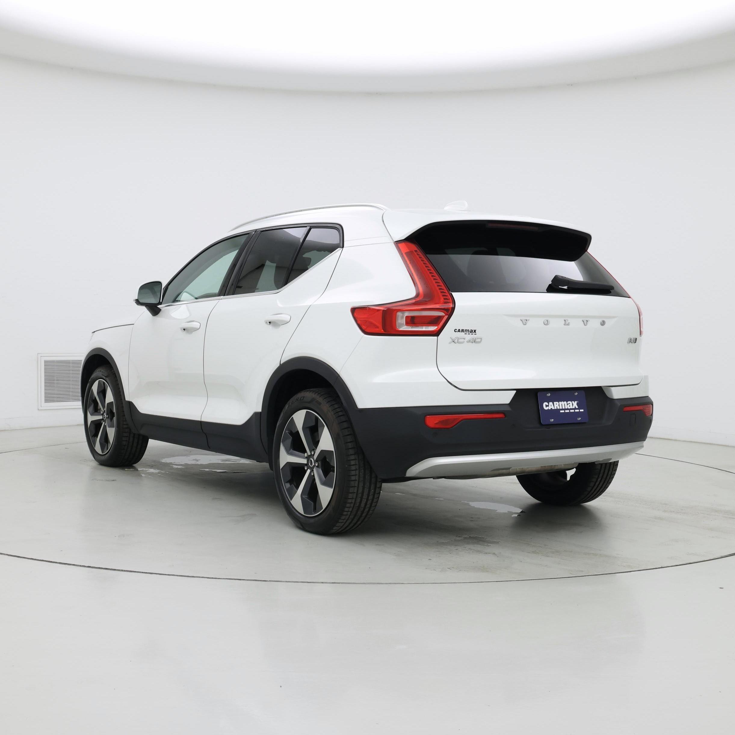 Thumbnail: 2023 Volvo XC40 - 2