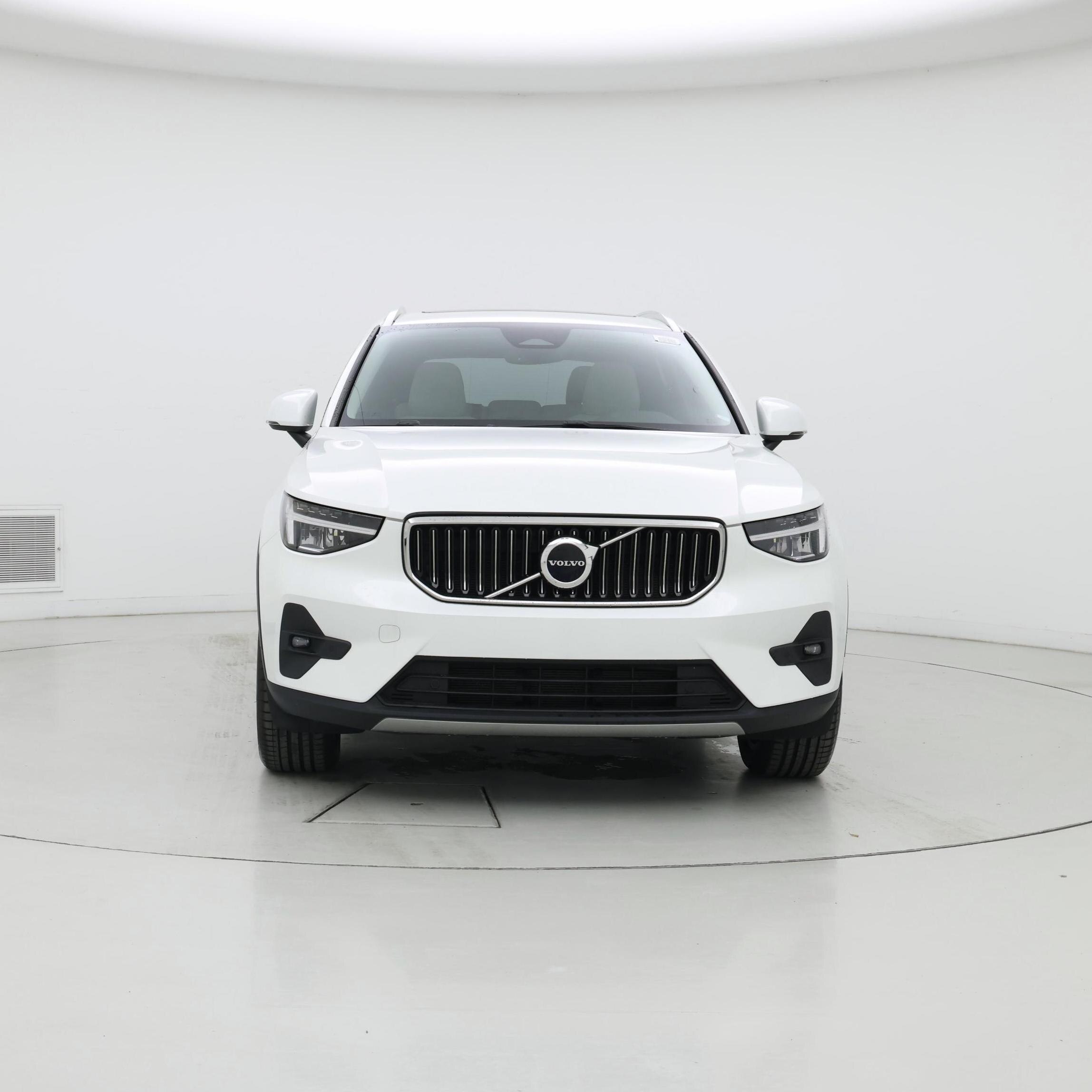 Thumbnail: 2023 Volvo XC40 - 5