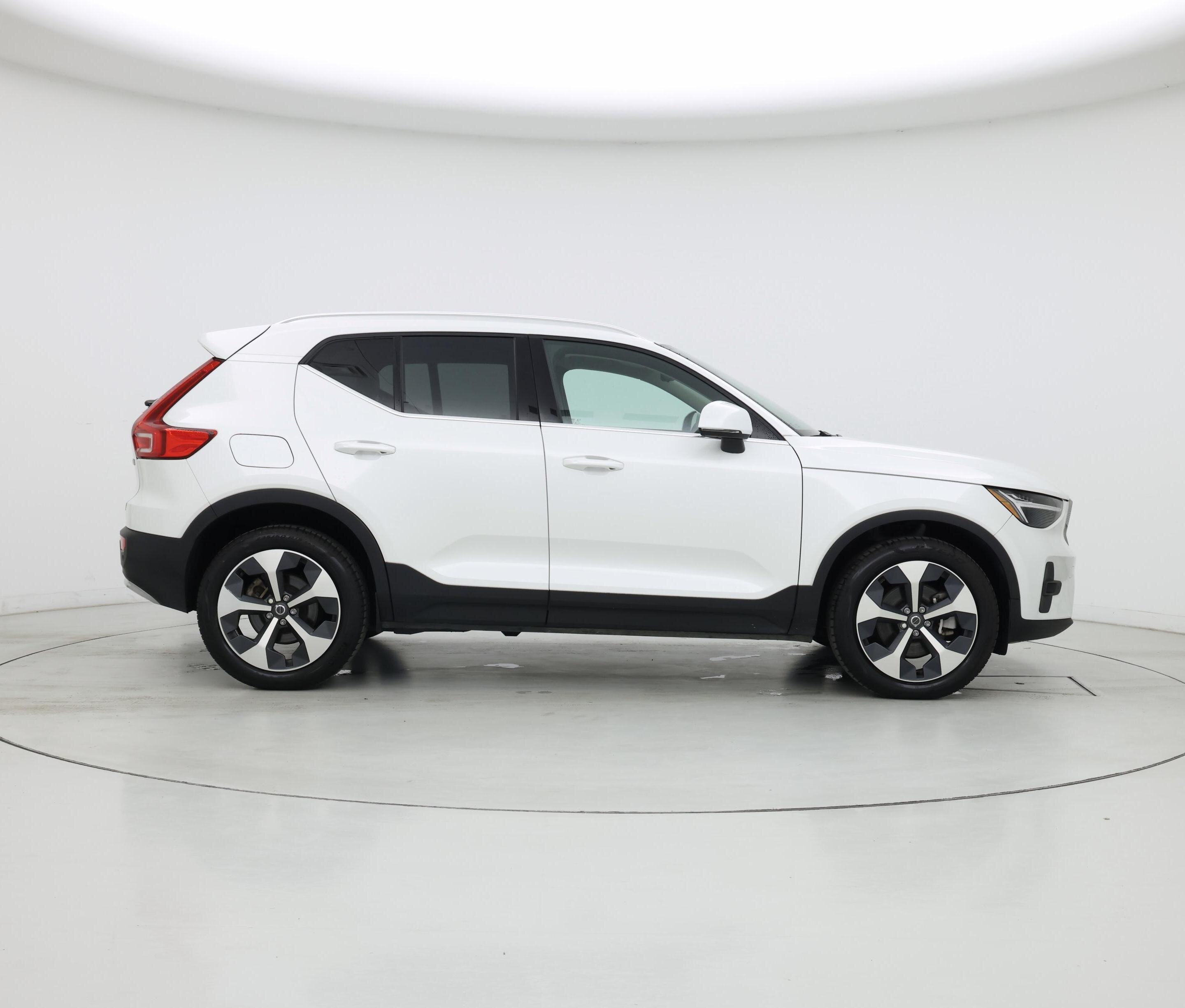 Thumbnail: 2023 Volvo XC40 - 7