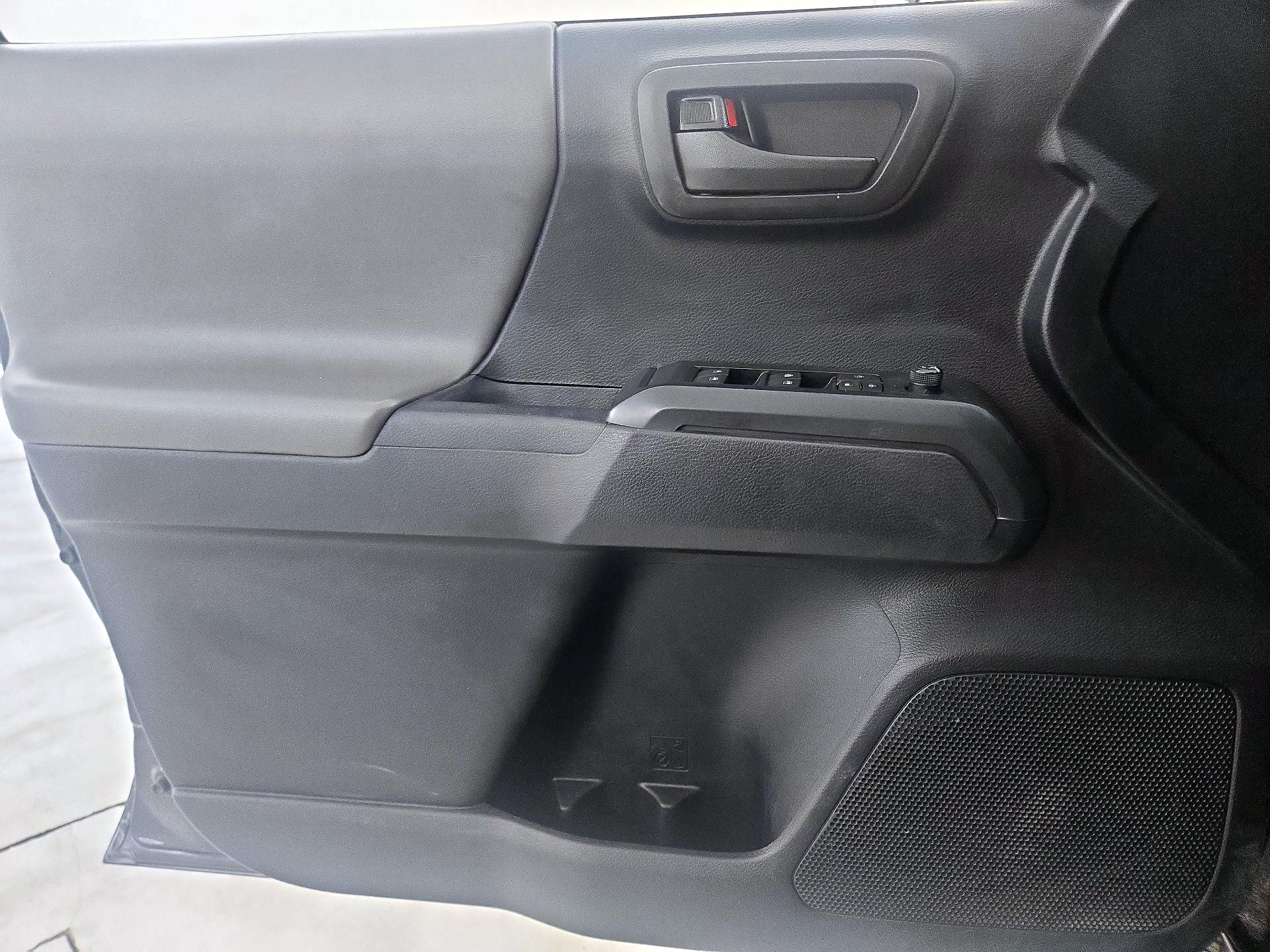 Thumbnail: 2020 Toyota Tacoma - 12