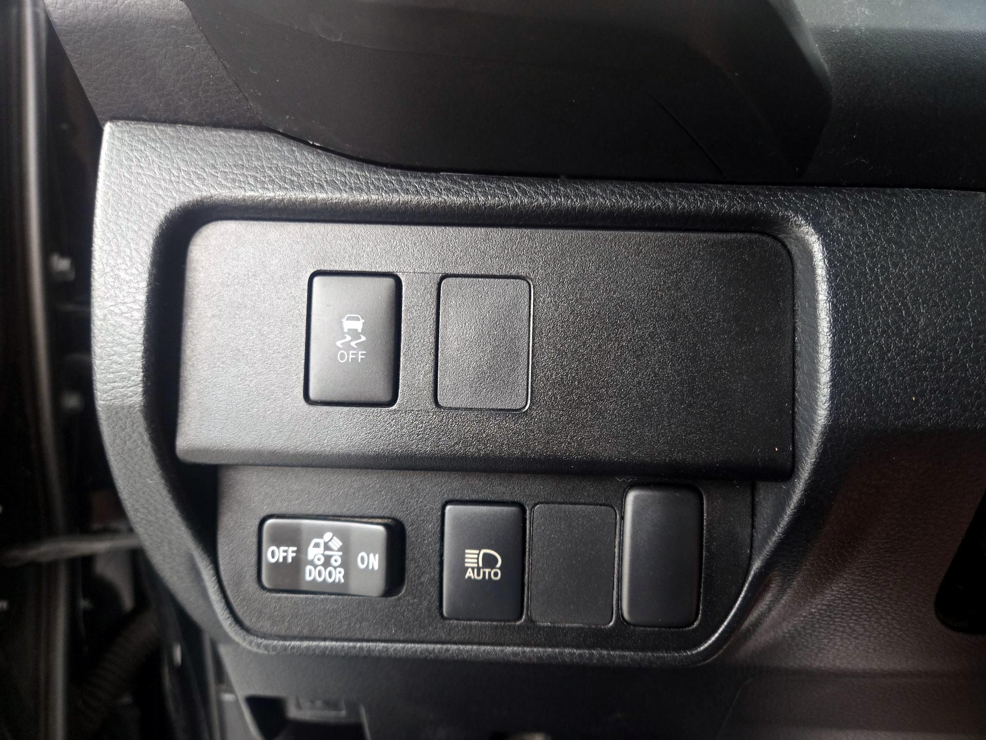 Thumbnail: 2020 Toyota Tacoma - 13