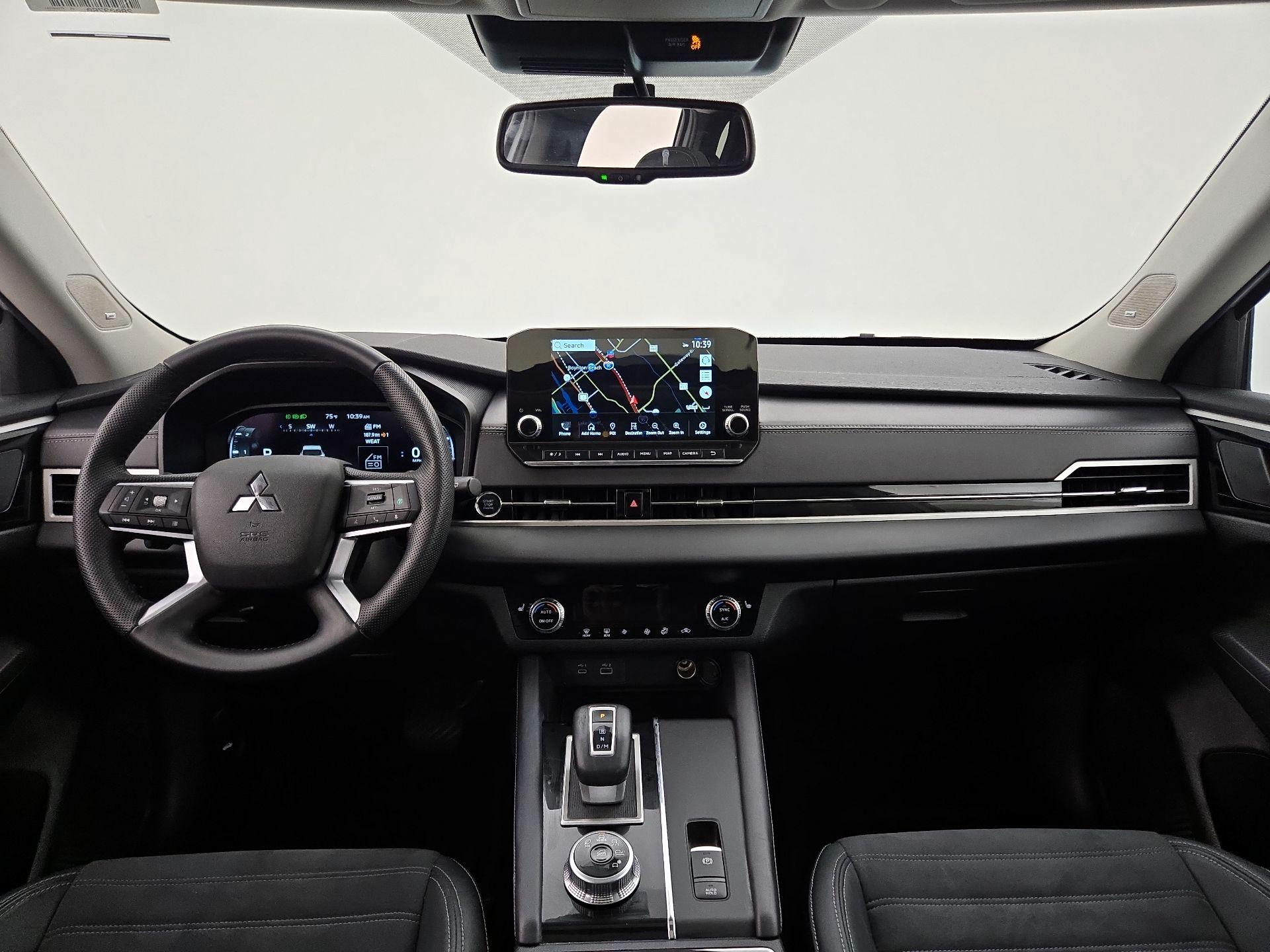 Thumbnail: 2023 Mitsubishi Outlander - 9