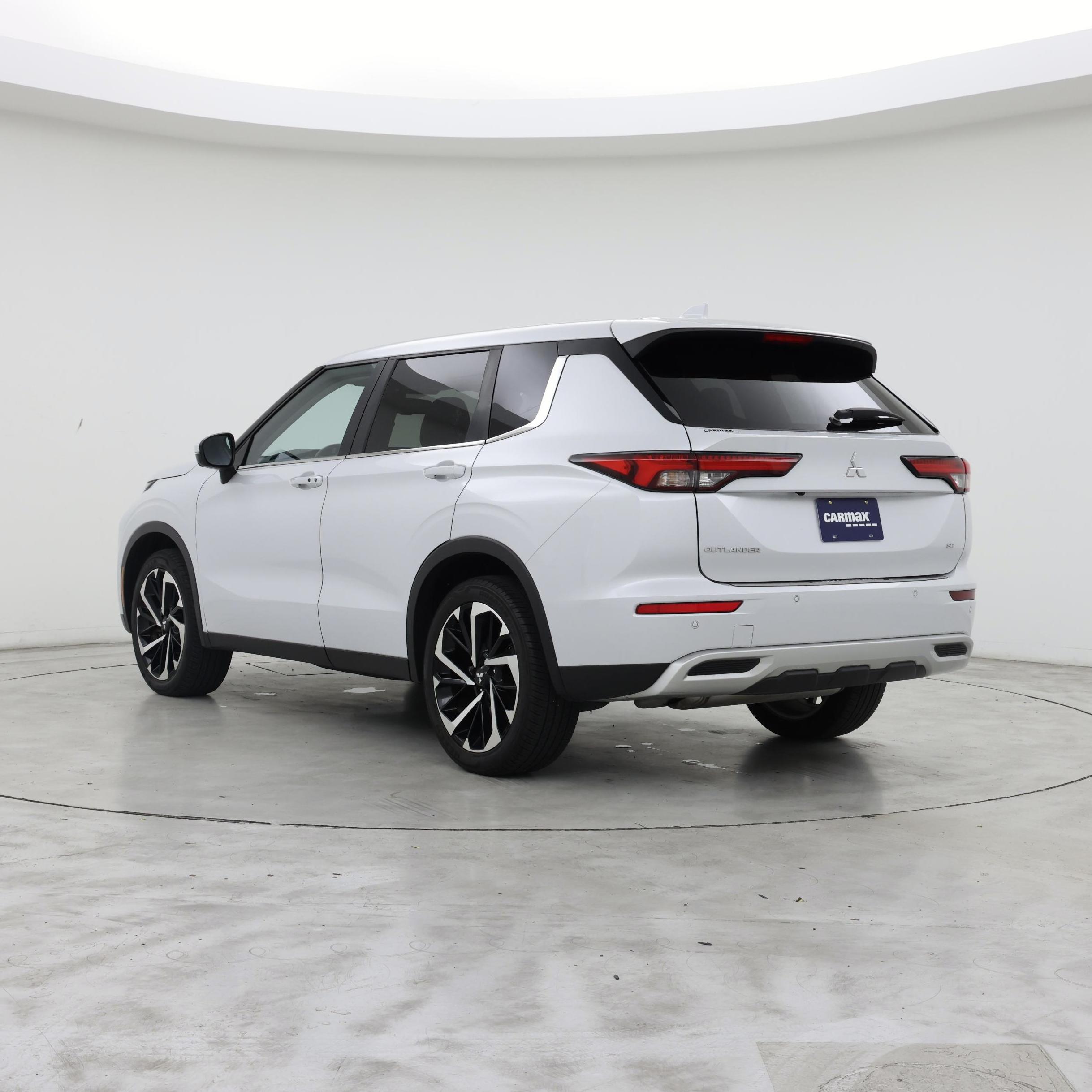 Thumbnail: 2023 Mitsubishi Outlander - 2