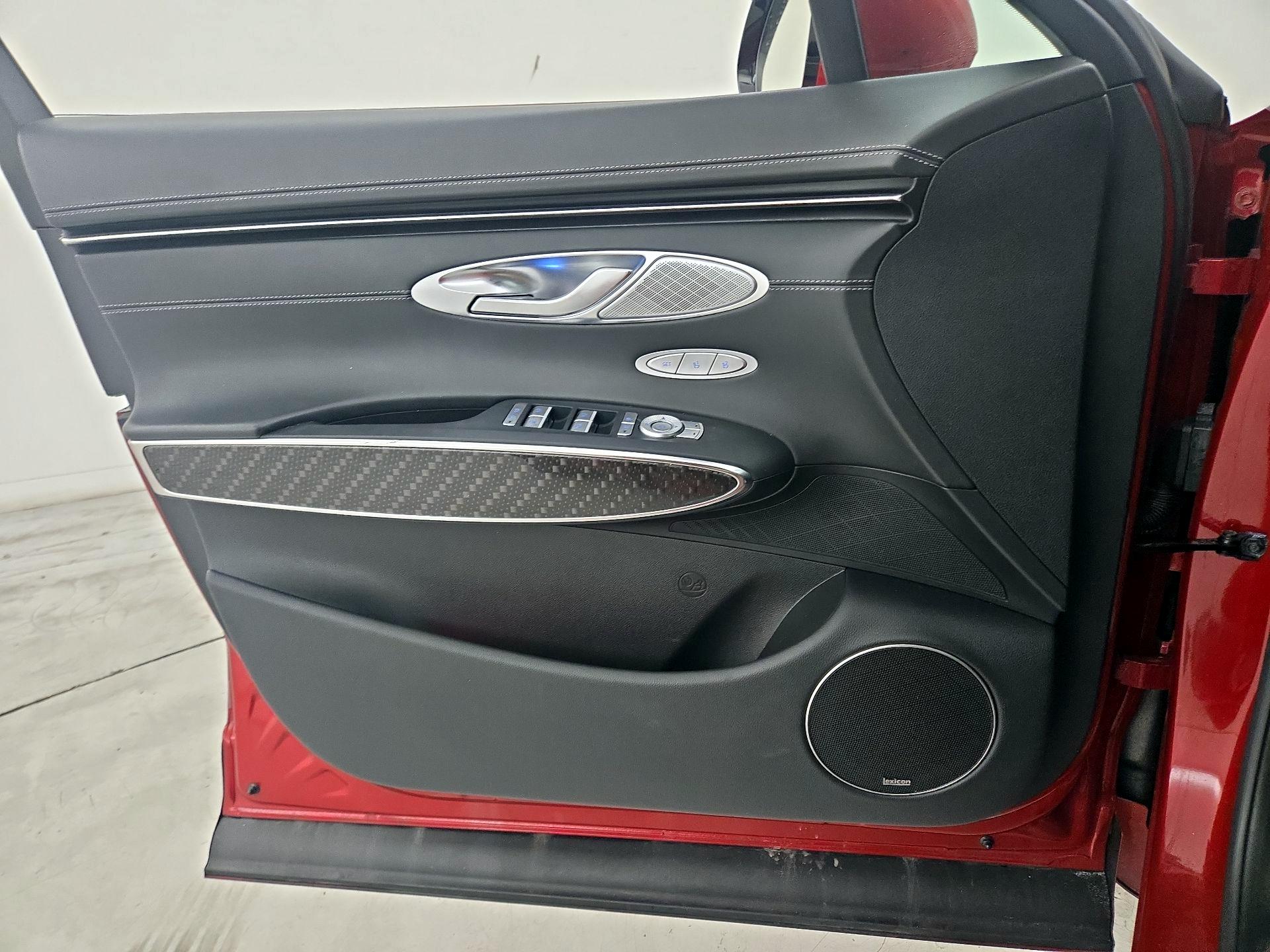 Thumbnail: 2022 Genesis GV70 - 12