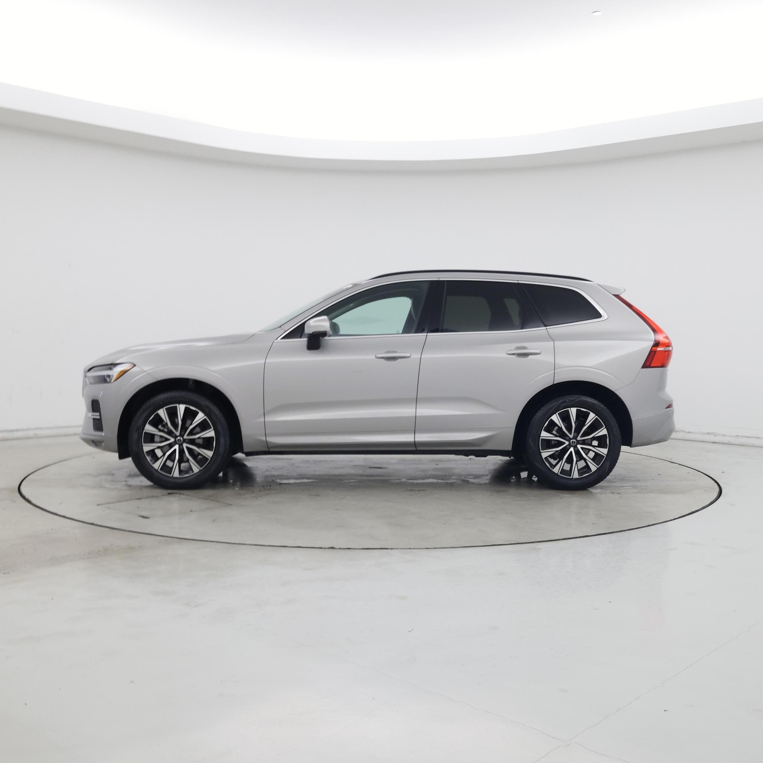 Thumbnail: 2023 Volvo XC60 - 3