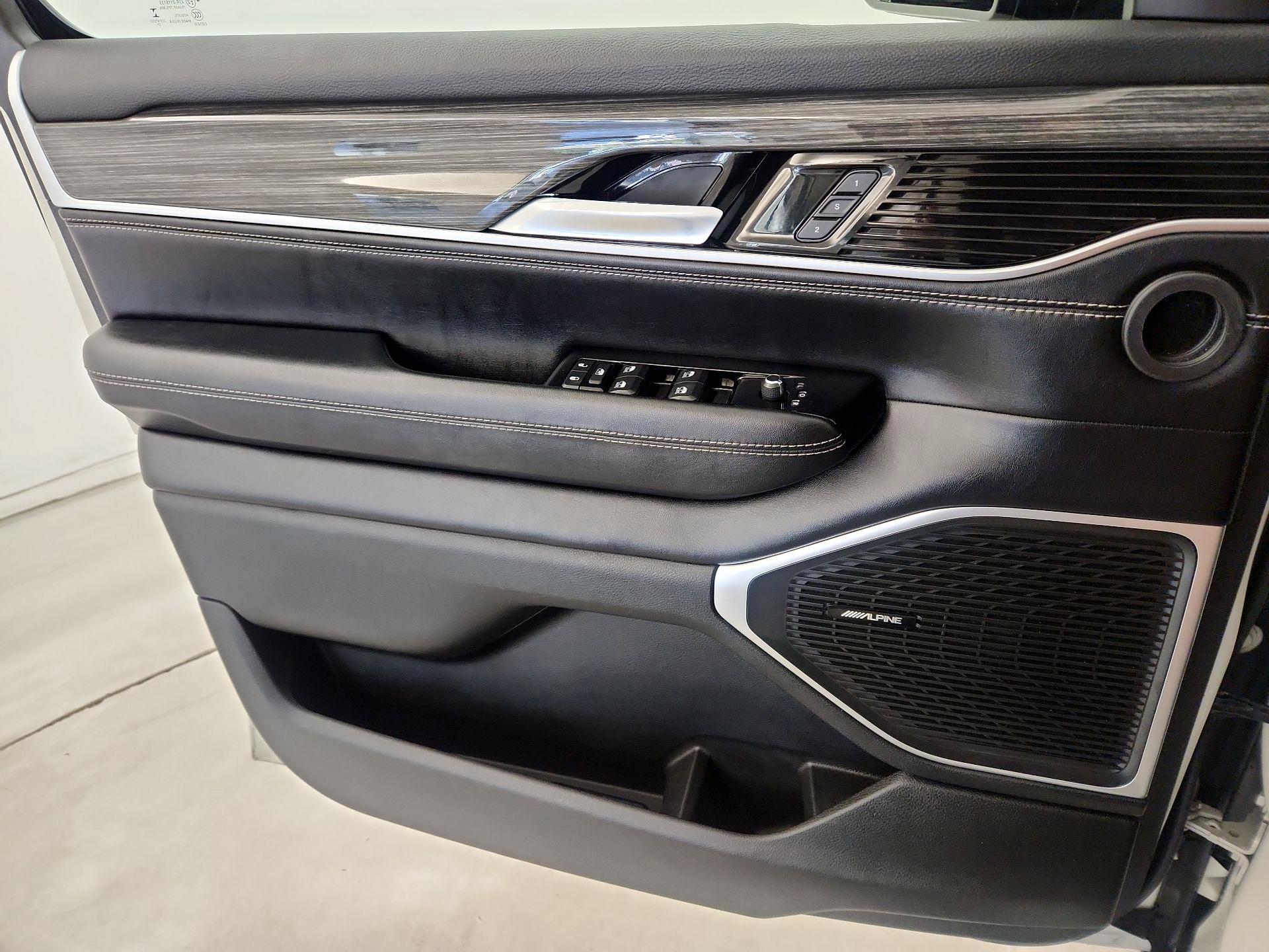 Thumbnail: 2022 Jeep Wagoneer - 12