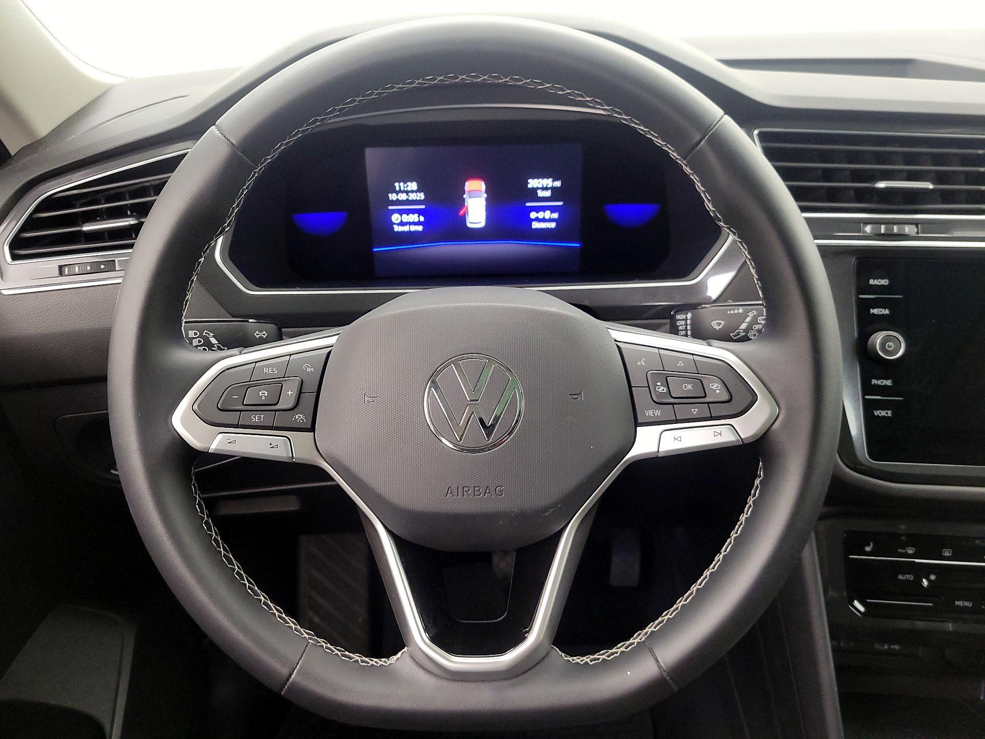 Thumbnail: 2022 Volkswagen Tiguan - 10