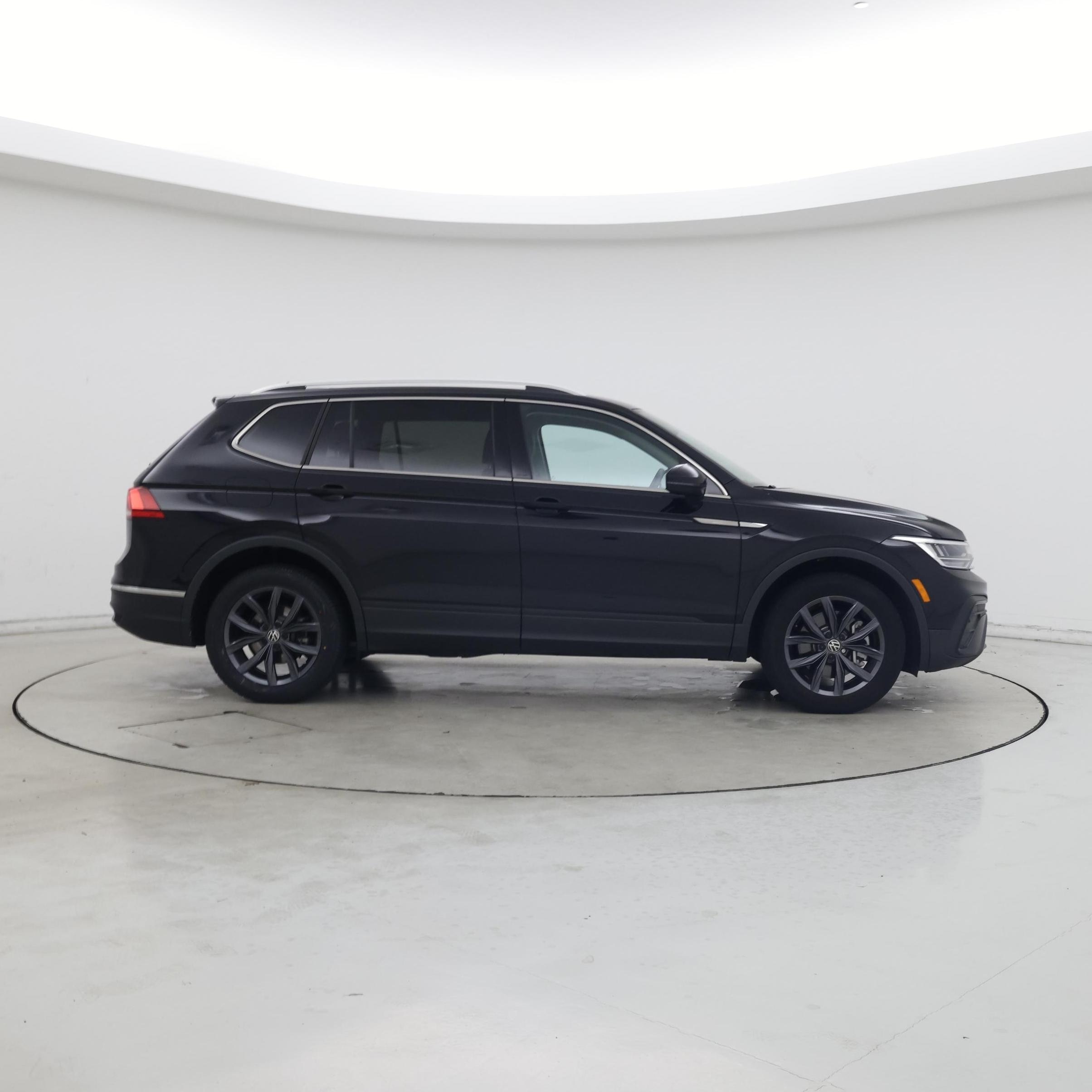 Thumbnail: 2022 Volkswagen Tiguan - 7